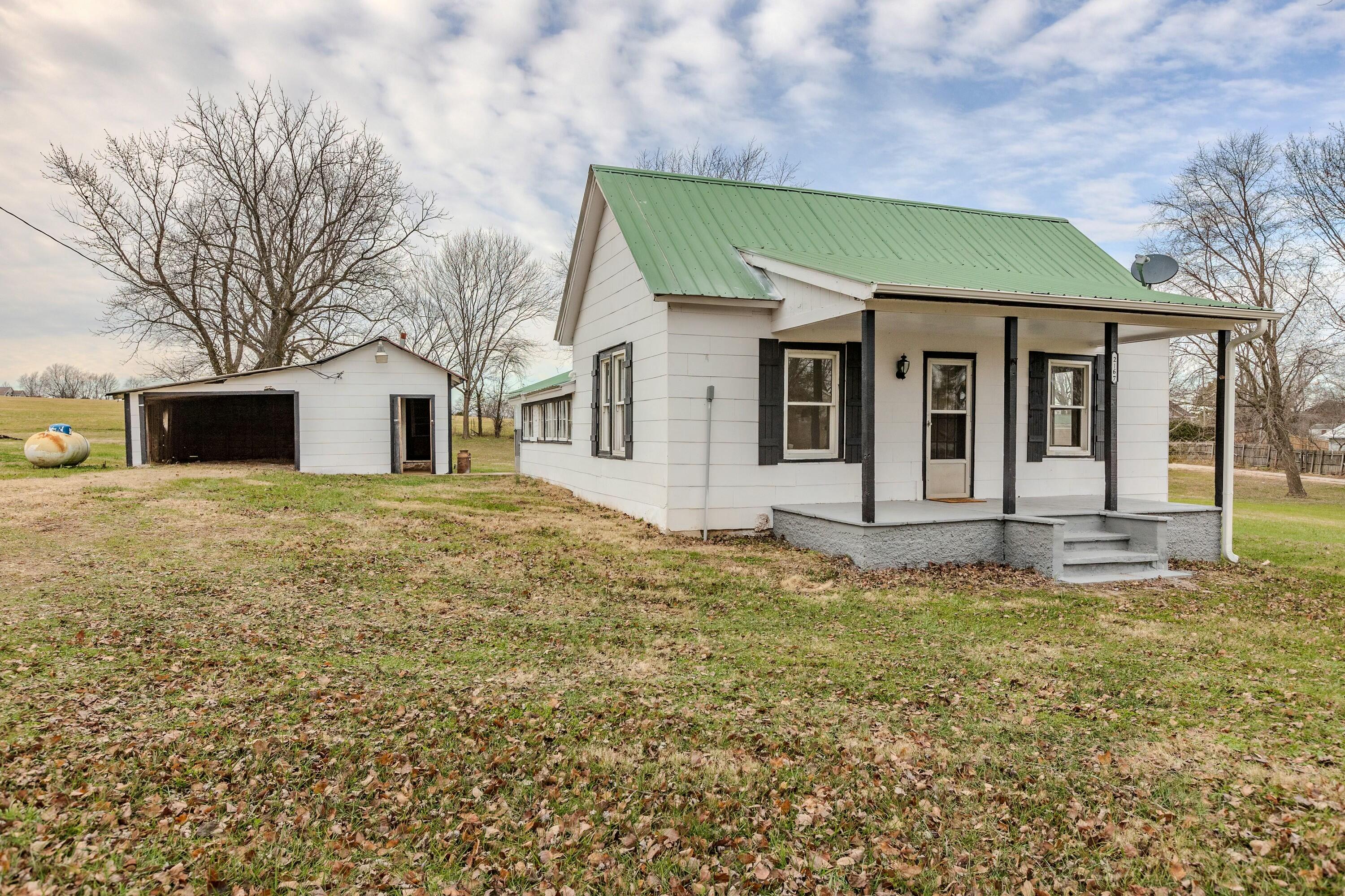 2167 Ledge Rock Road Property Photo 2