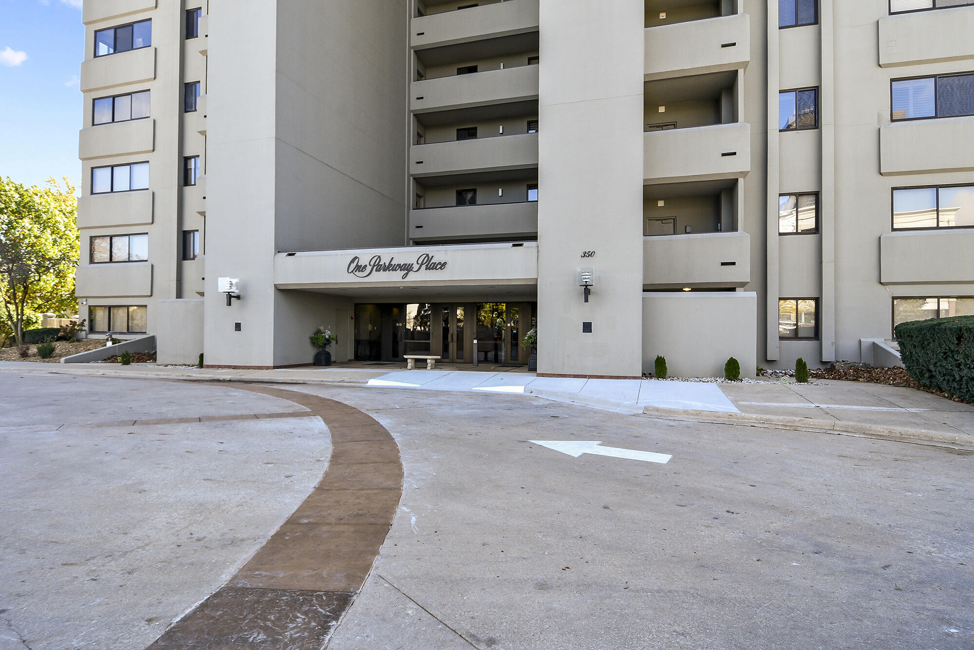 350 South John Q Hammons Parkway Property Photo 49