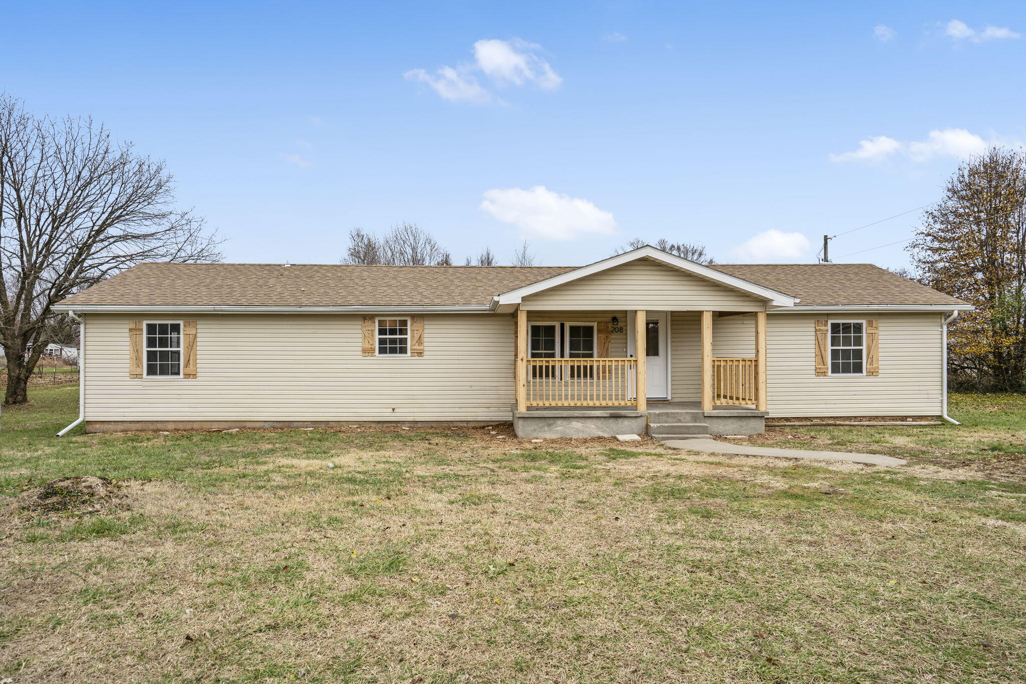 208 Pin Oak Lane Property Photo 2