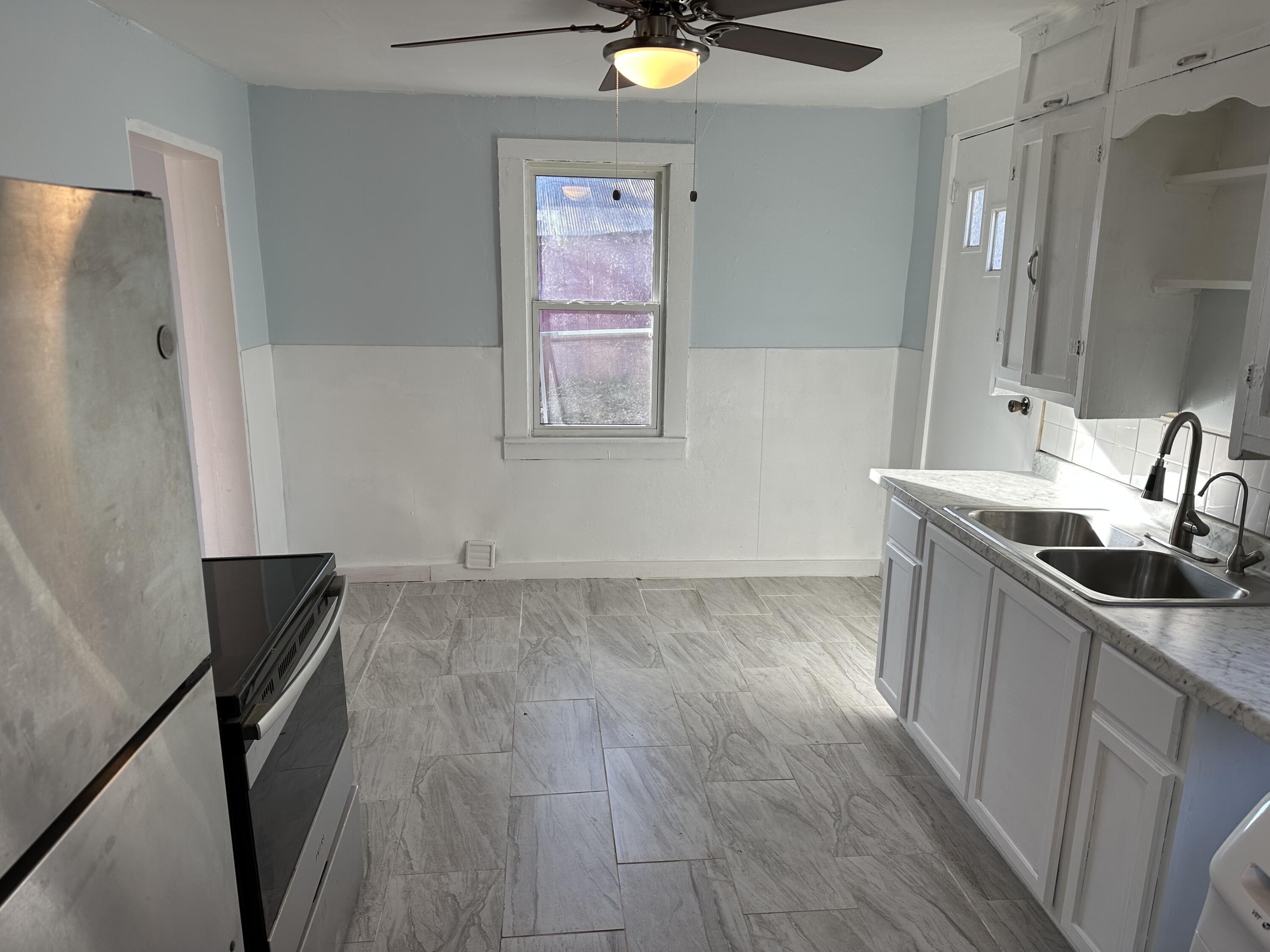 609 South Chicago Place Property Photo 10