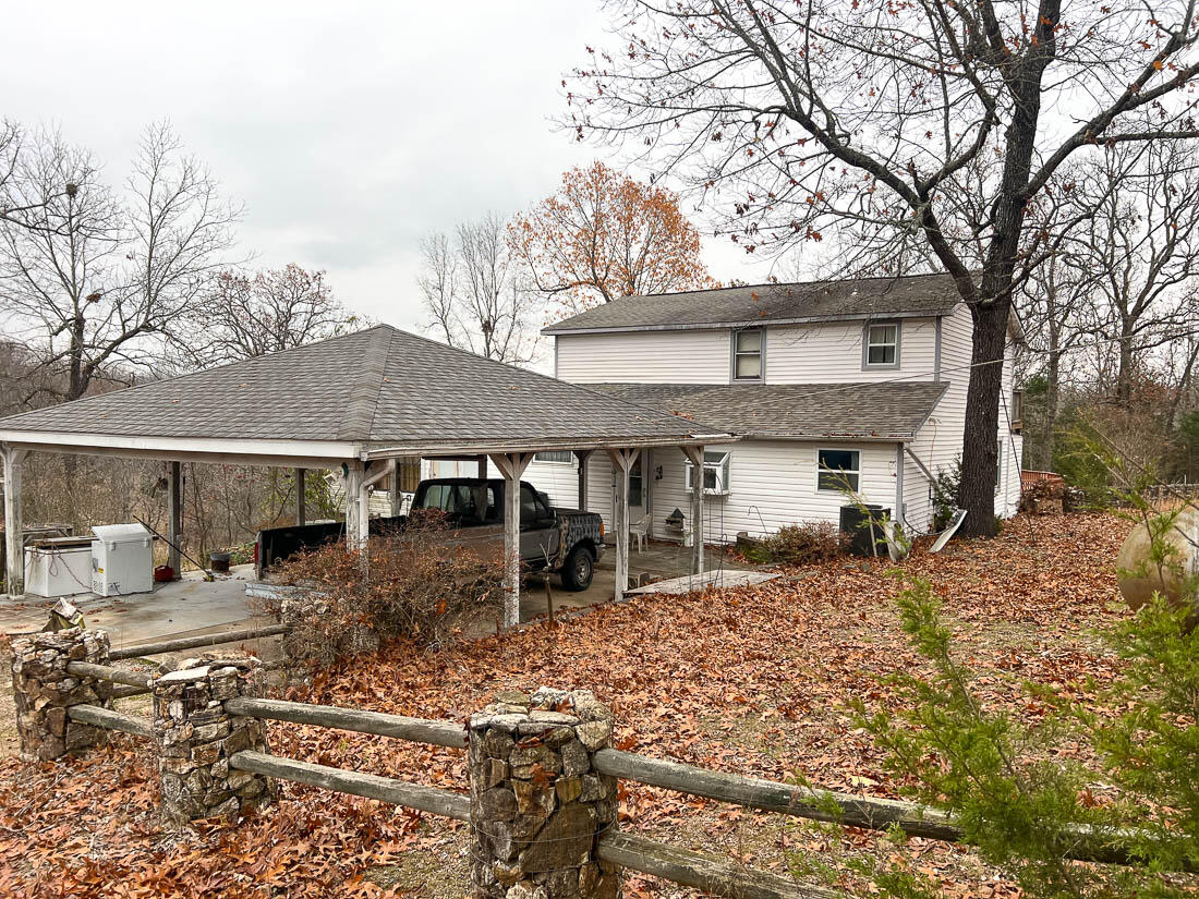220 Cove Circle Property Photo 2