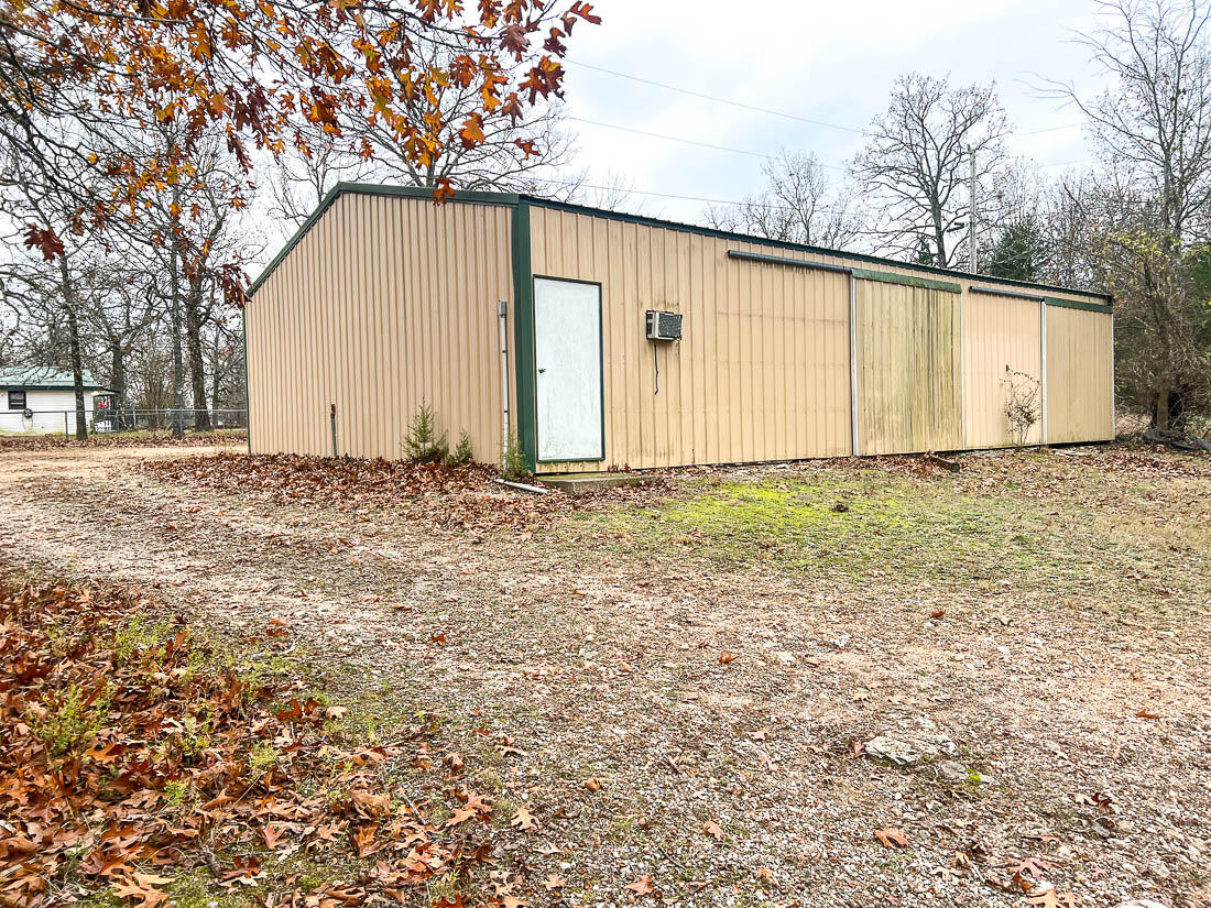 220 Cove Circle Property Photo 4