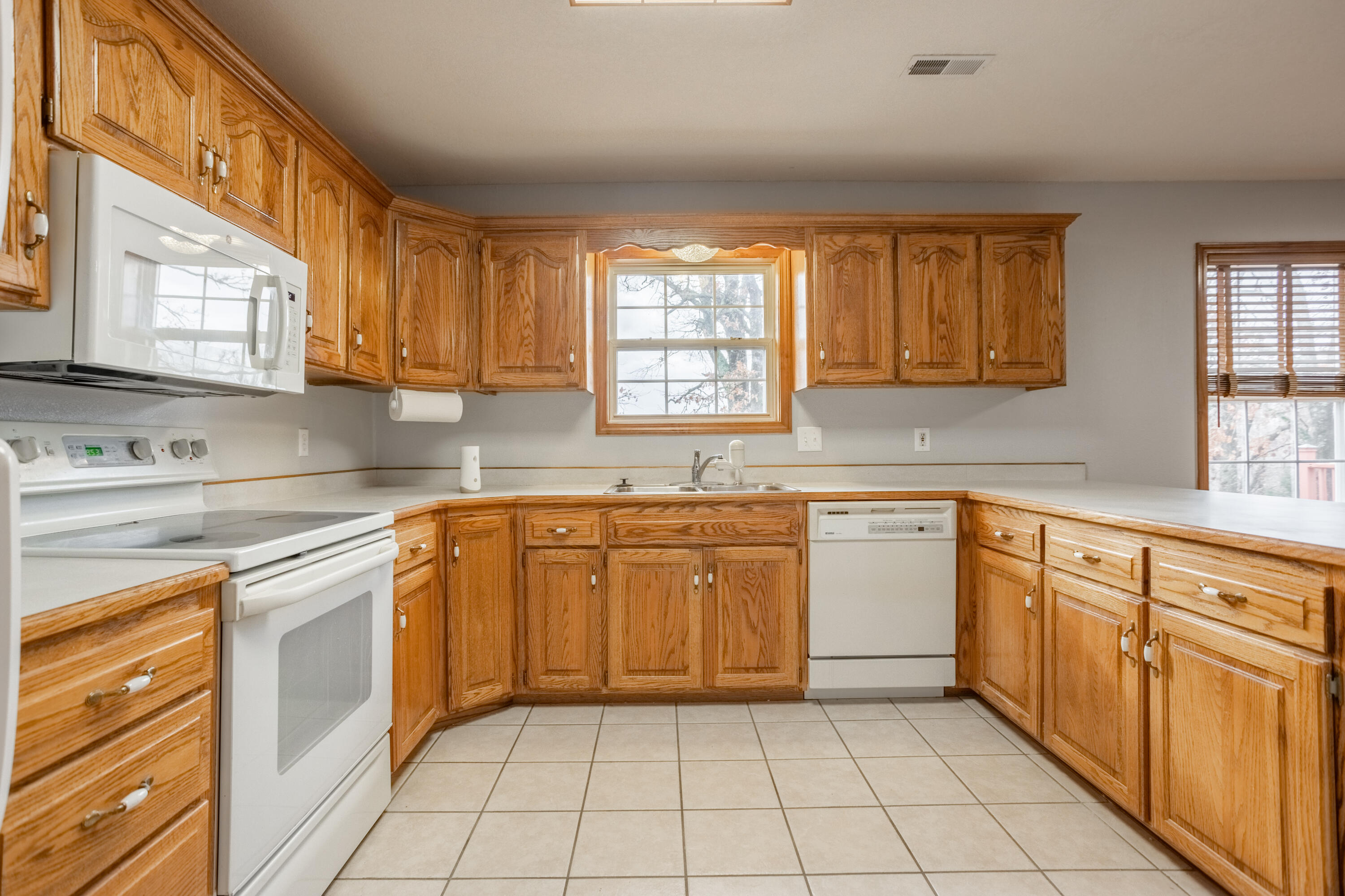 1204 Lake Road Drive Property Photo 9