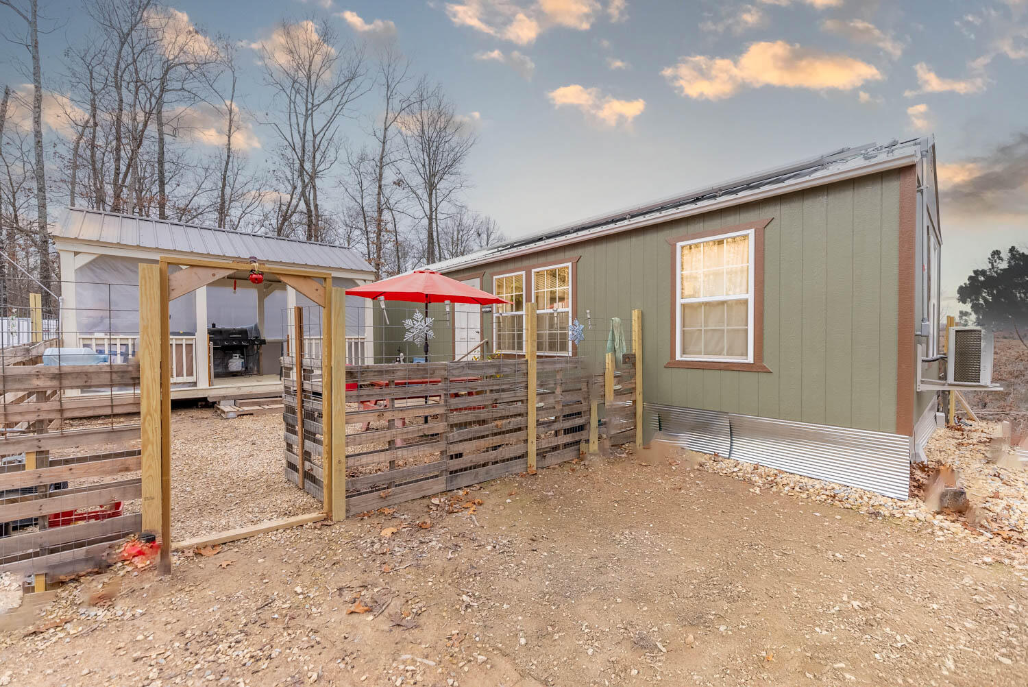 193 Highway 5-100 Property Photo 1
