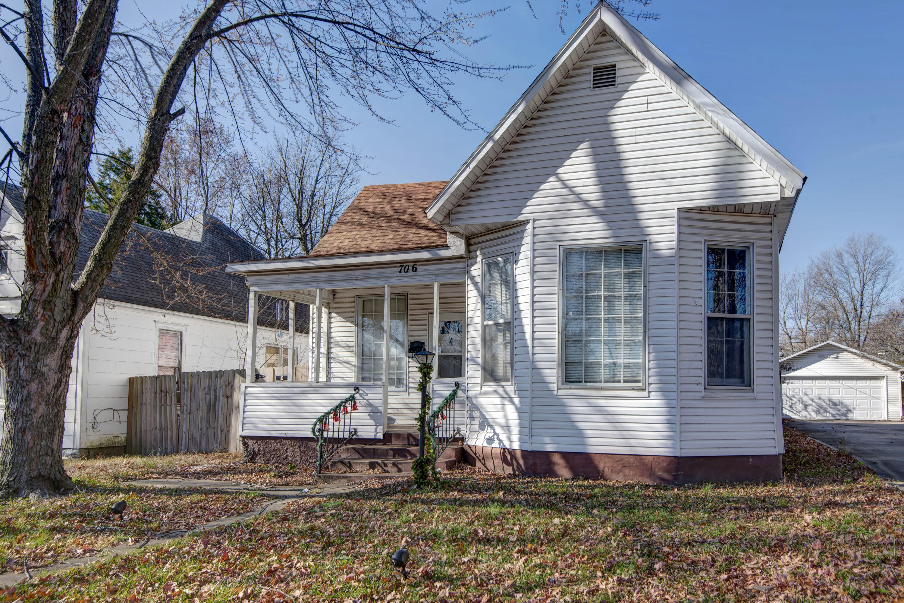 706 North Central Avenue Property Photo 2