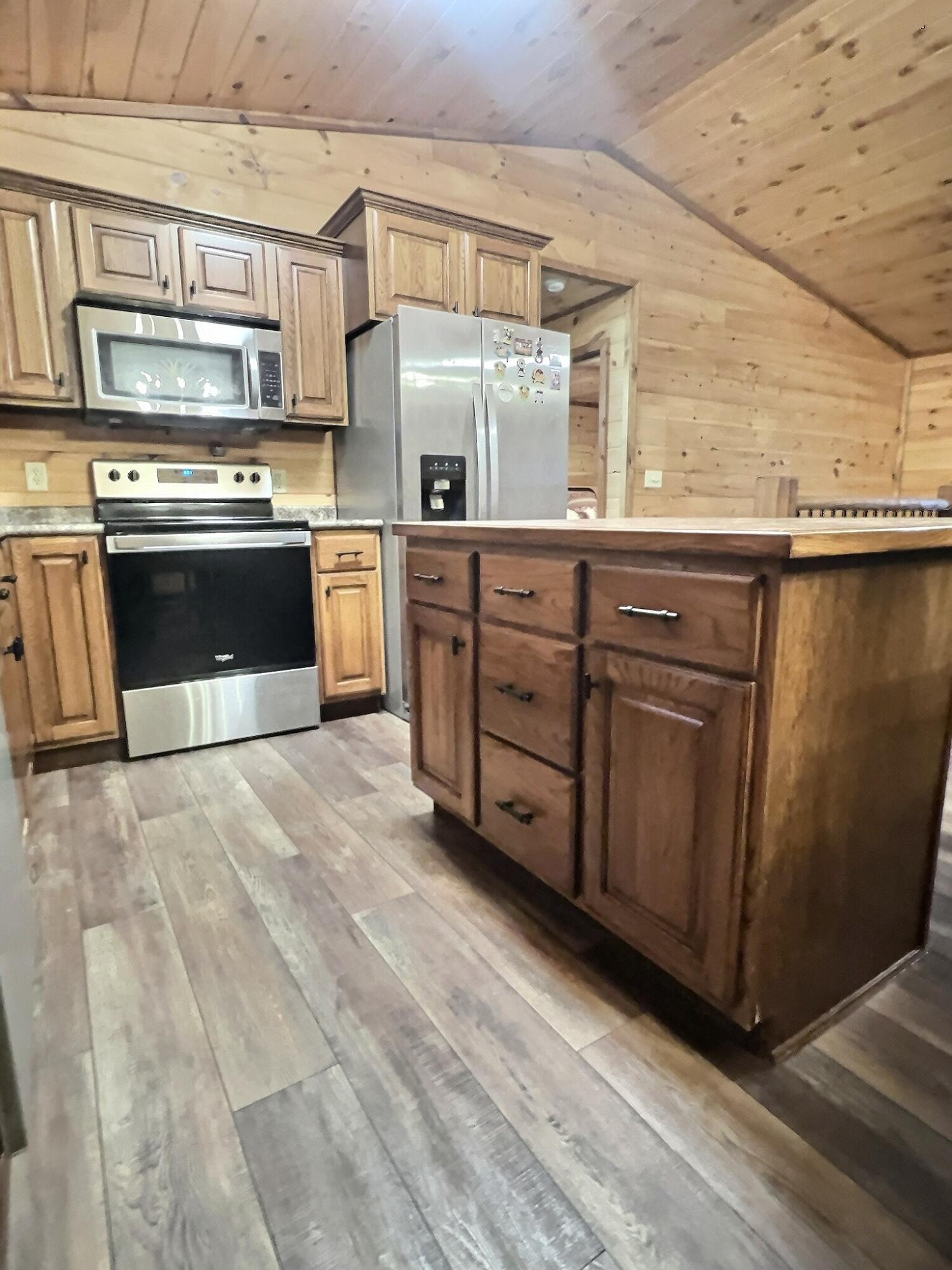 220 Hillcrest Circle Property Photo 8