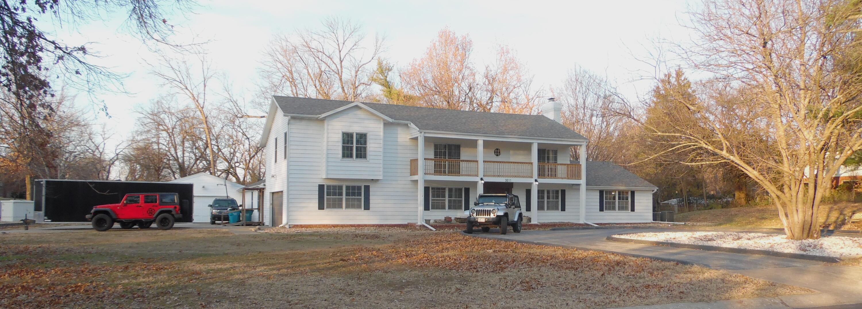 3011 East Lamonta Drive Property Photo 2