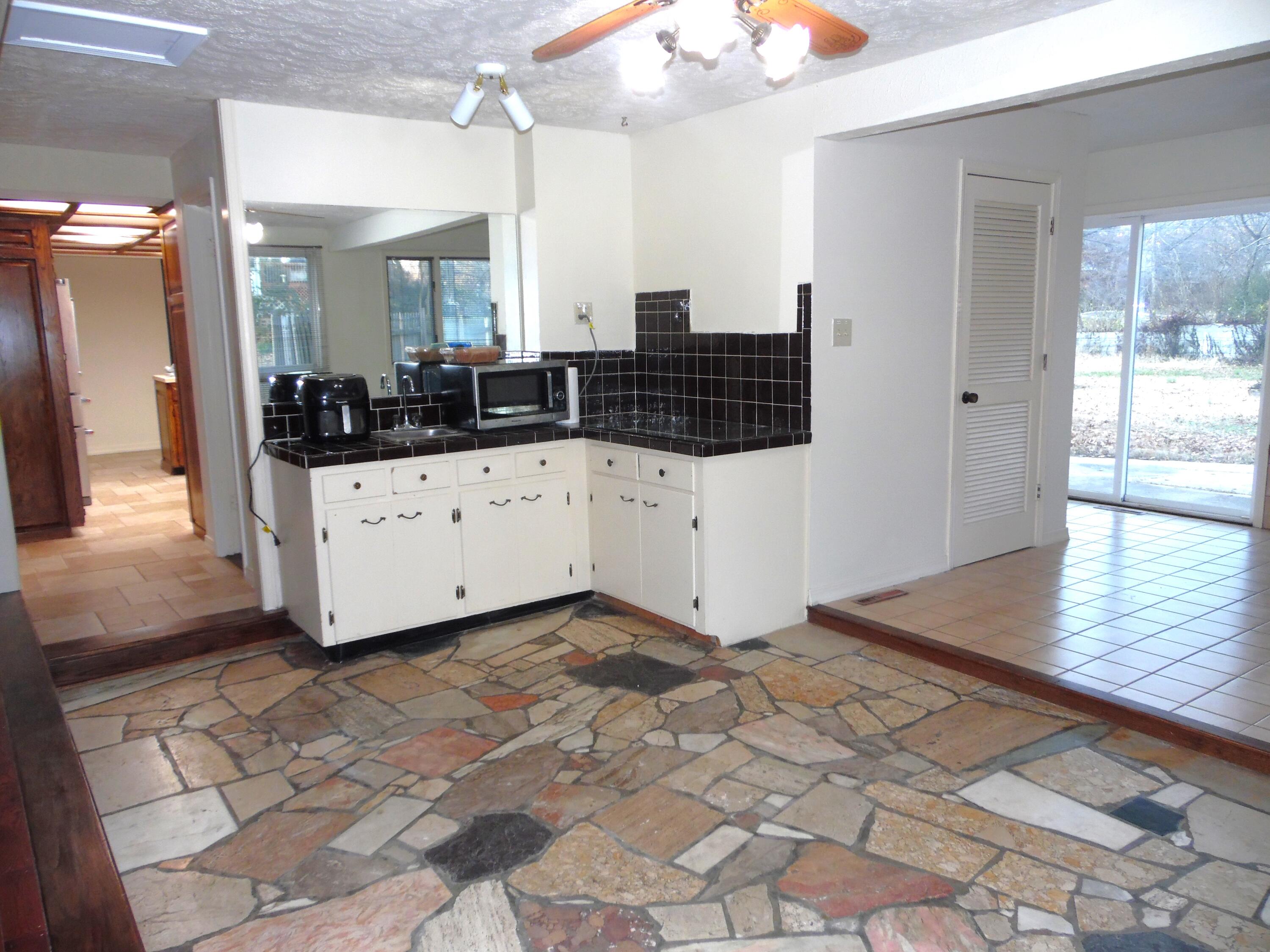 3011 East Lamonta Drive Property Photo 17