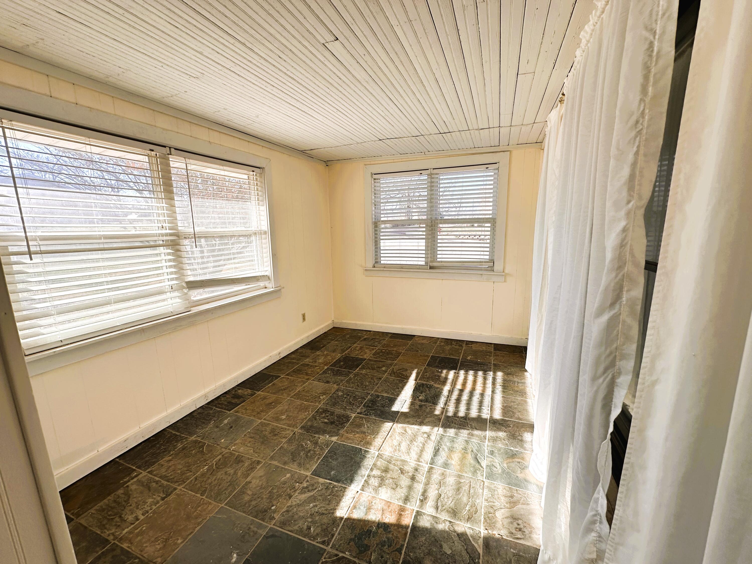 401 North Pine Street Property Photo 11