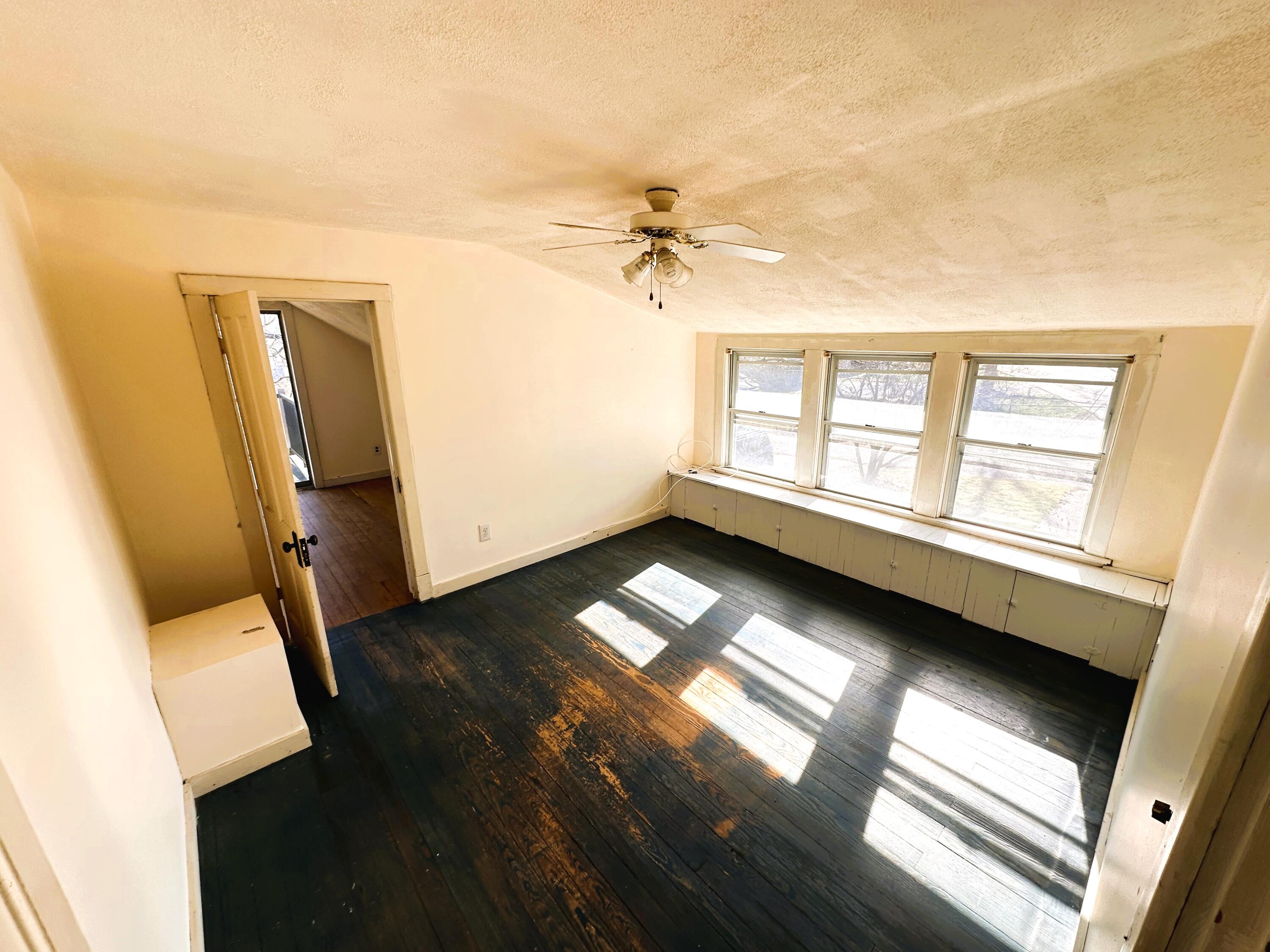 401 North Pine Street Property Photo 14