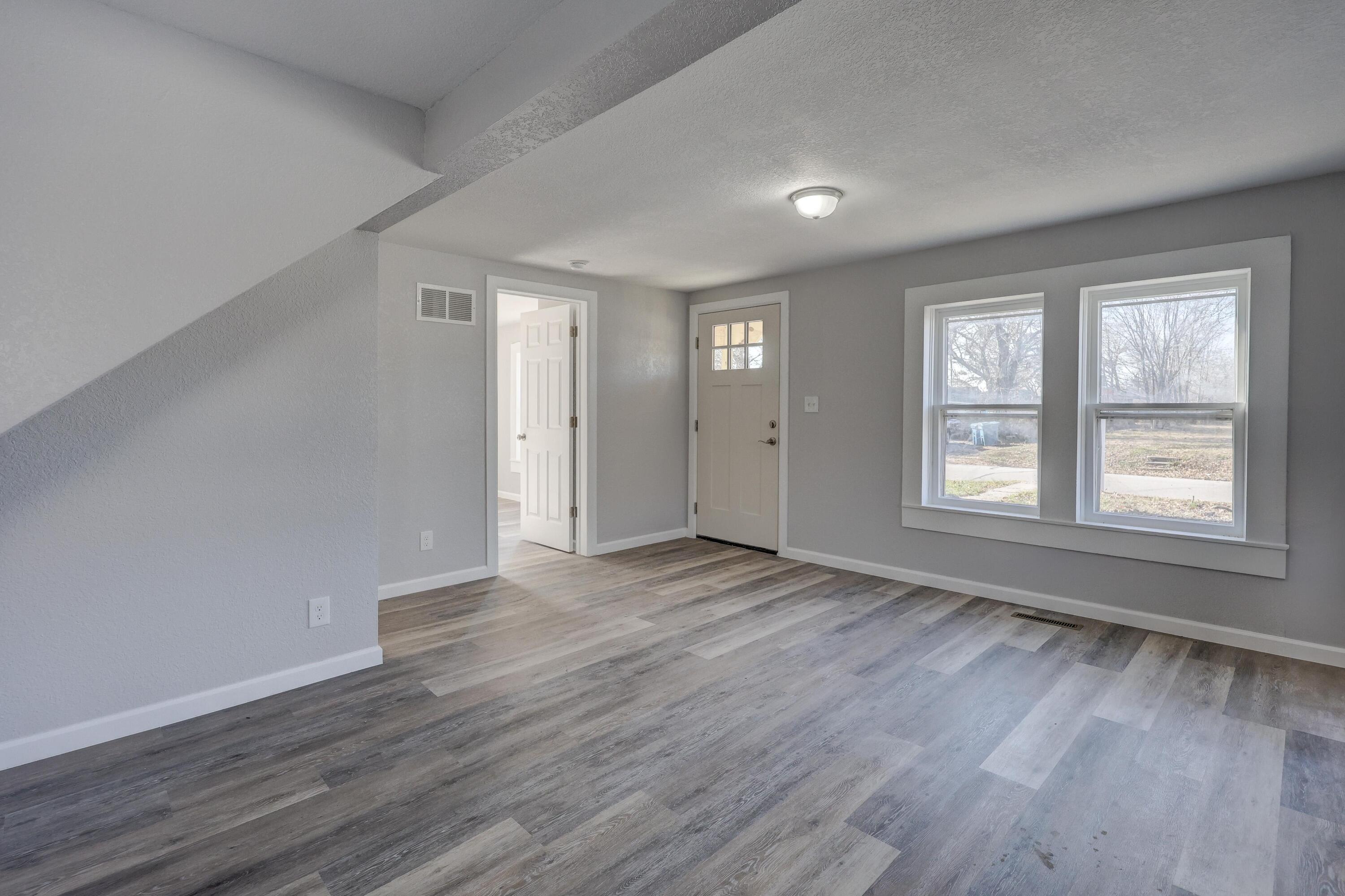 721 Indiana Avenue Property Photo 3