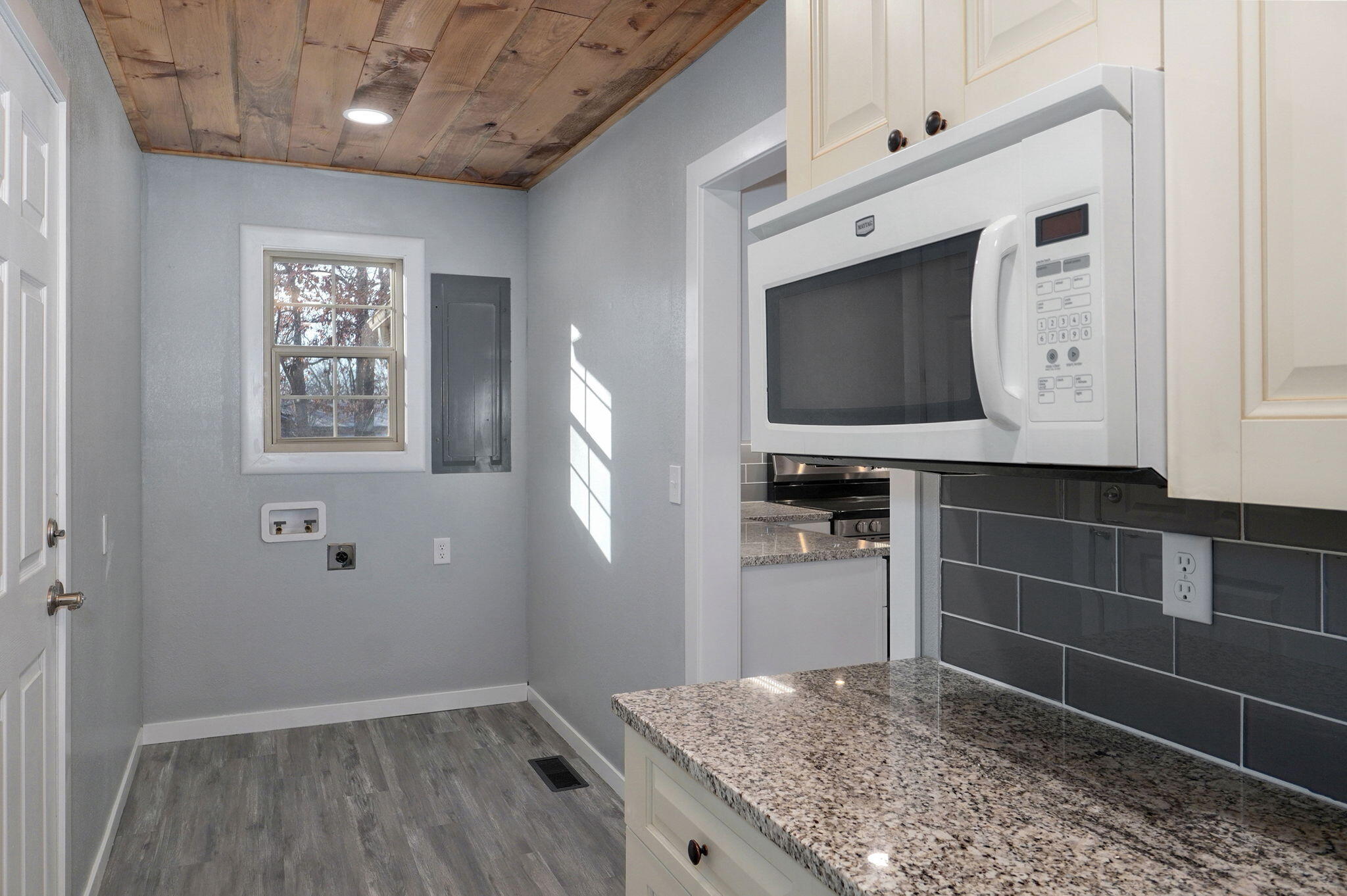 712 Cohick Street Property Photo 14