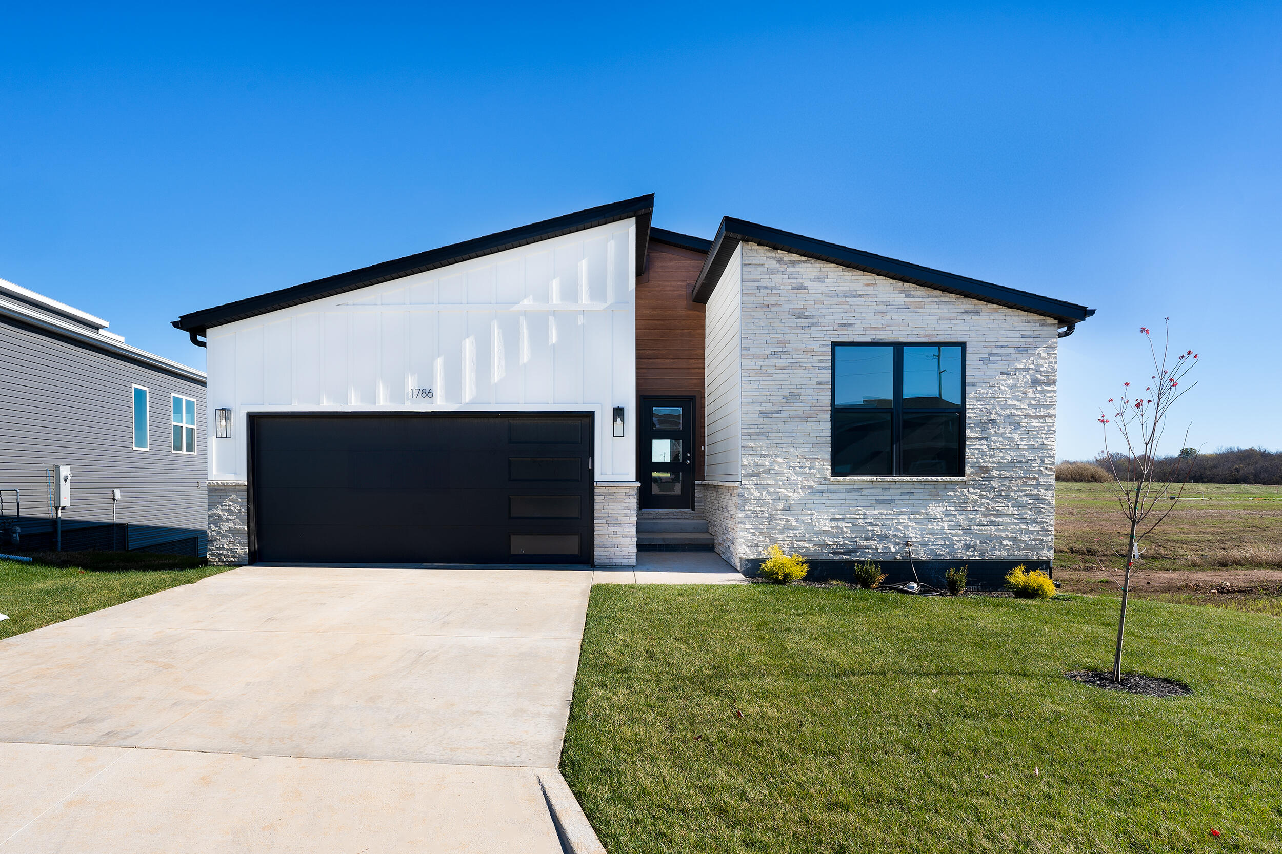 2605 West Goldfinch Drive Property Photo