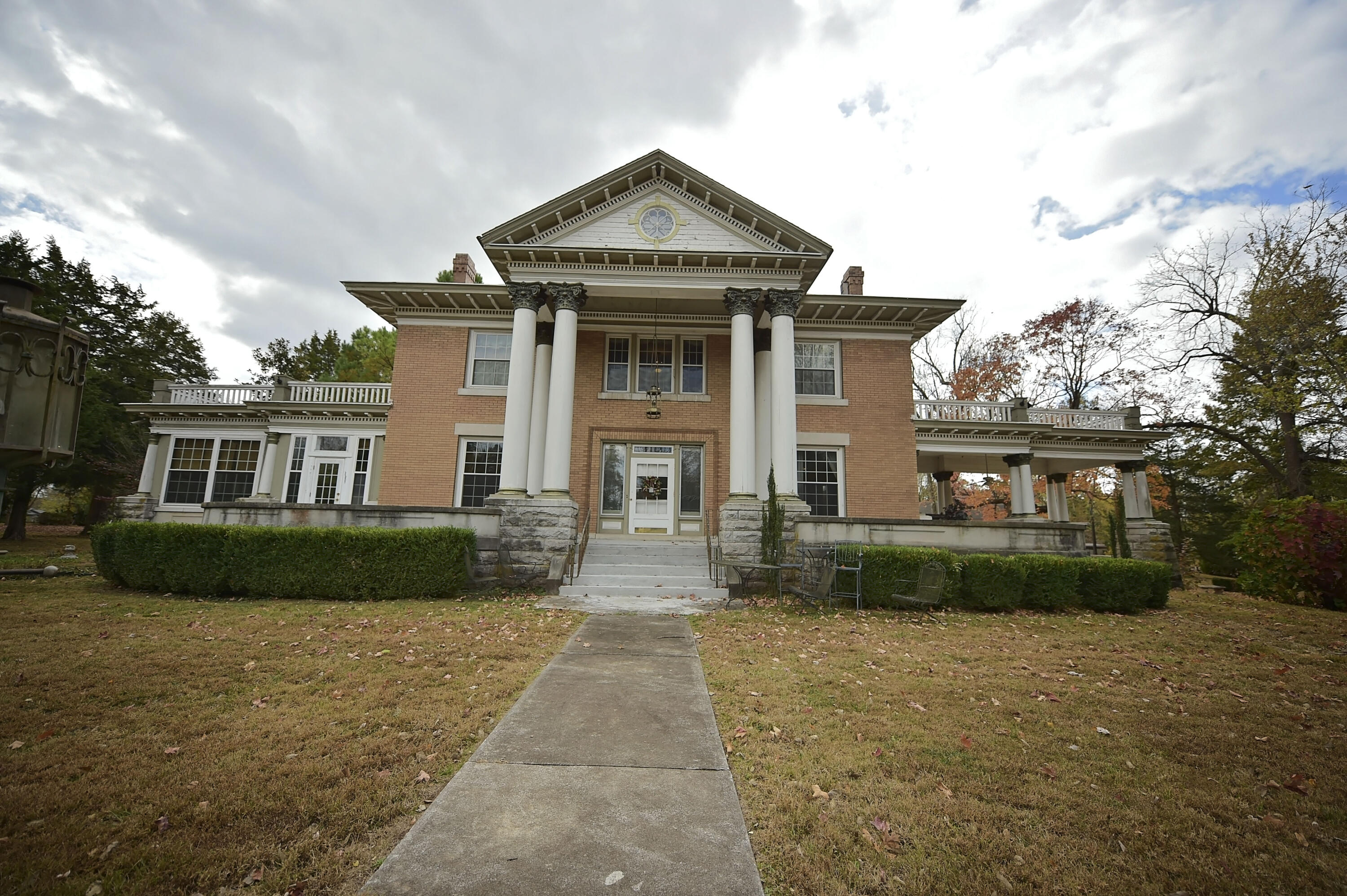 847 South Scenic Avenue Property Photo