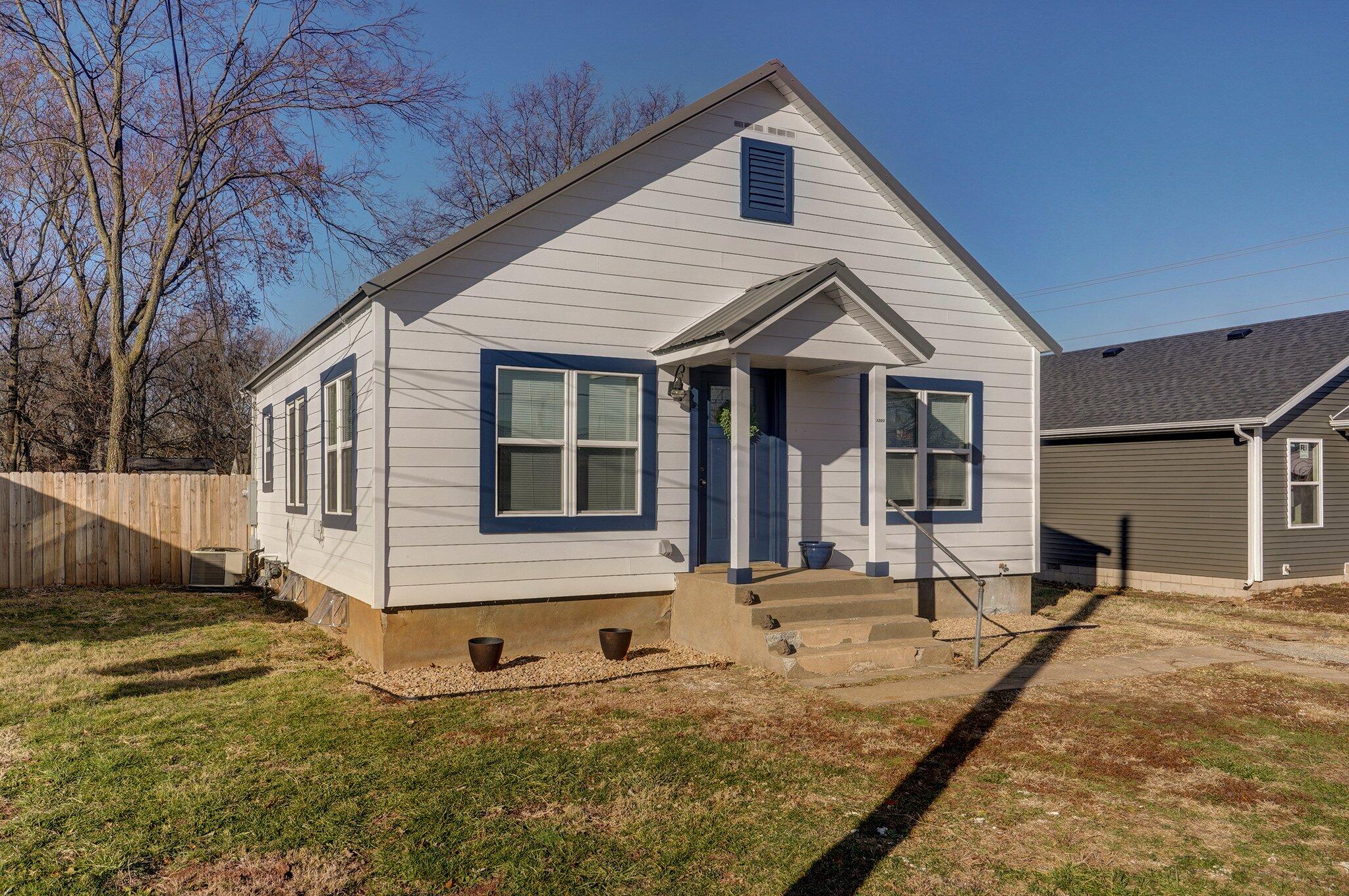1203 South Market Street Property Photo 2