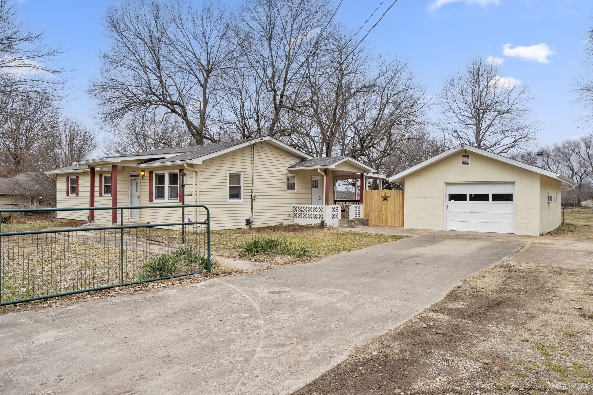 2405 West Kerr Street Property Photo 2