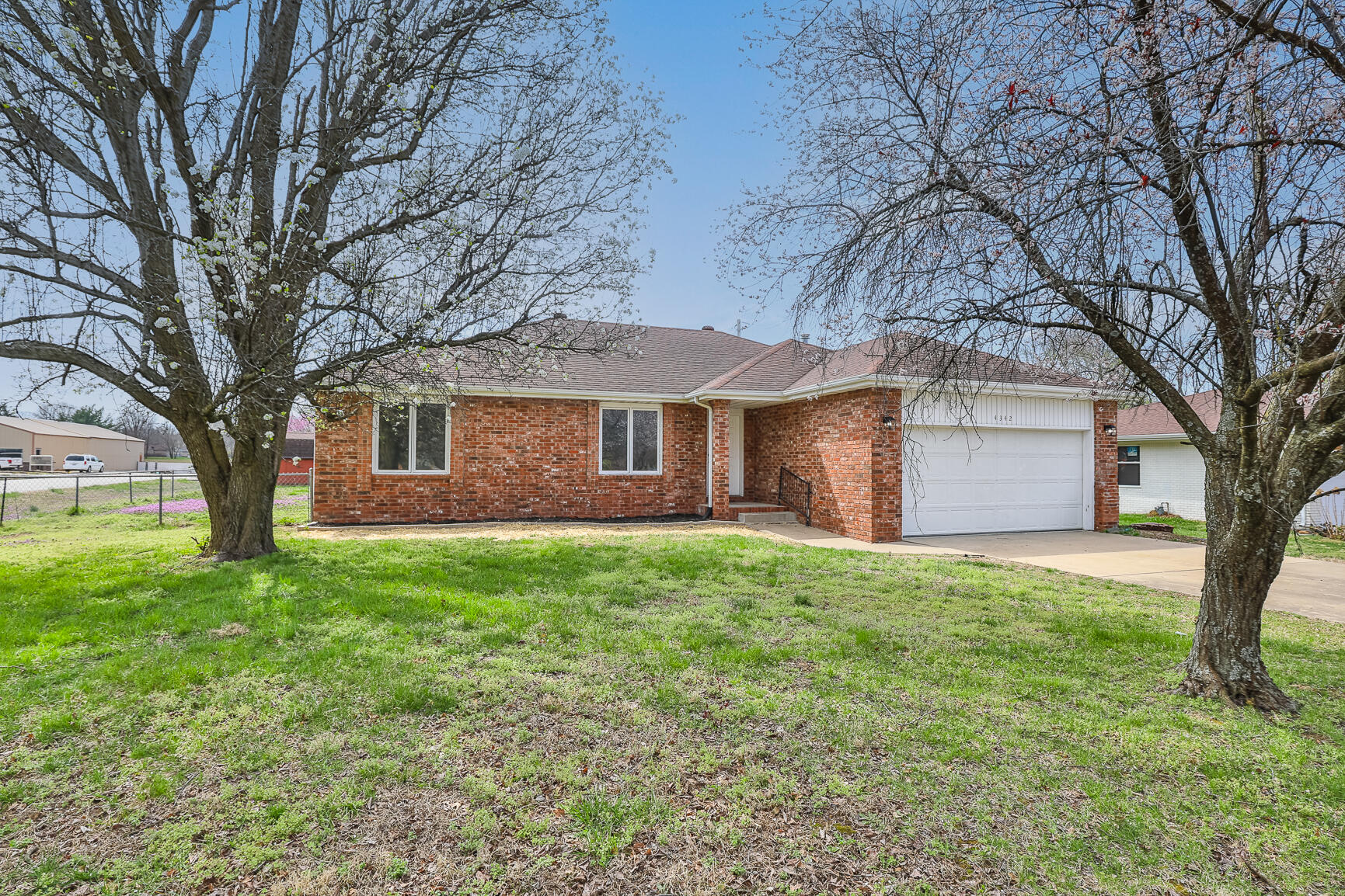 4342 West Weaver Road Property Photo 1