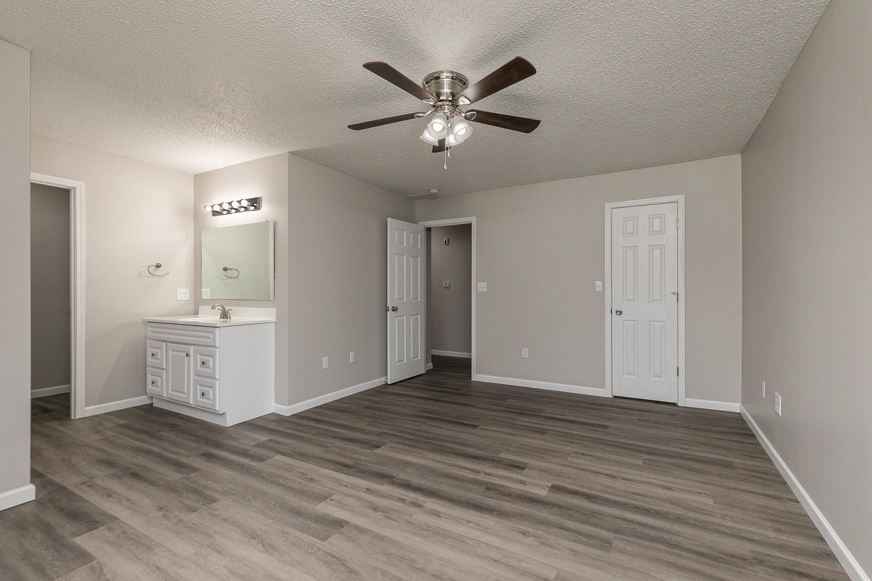 4342 West Weaver Road Property Photo 17