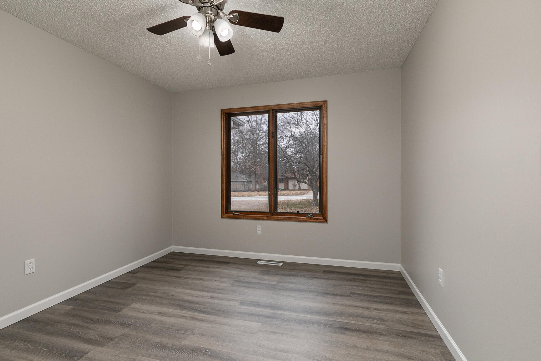 4342 West Weaver Road Property Photo 23