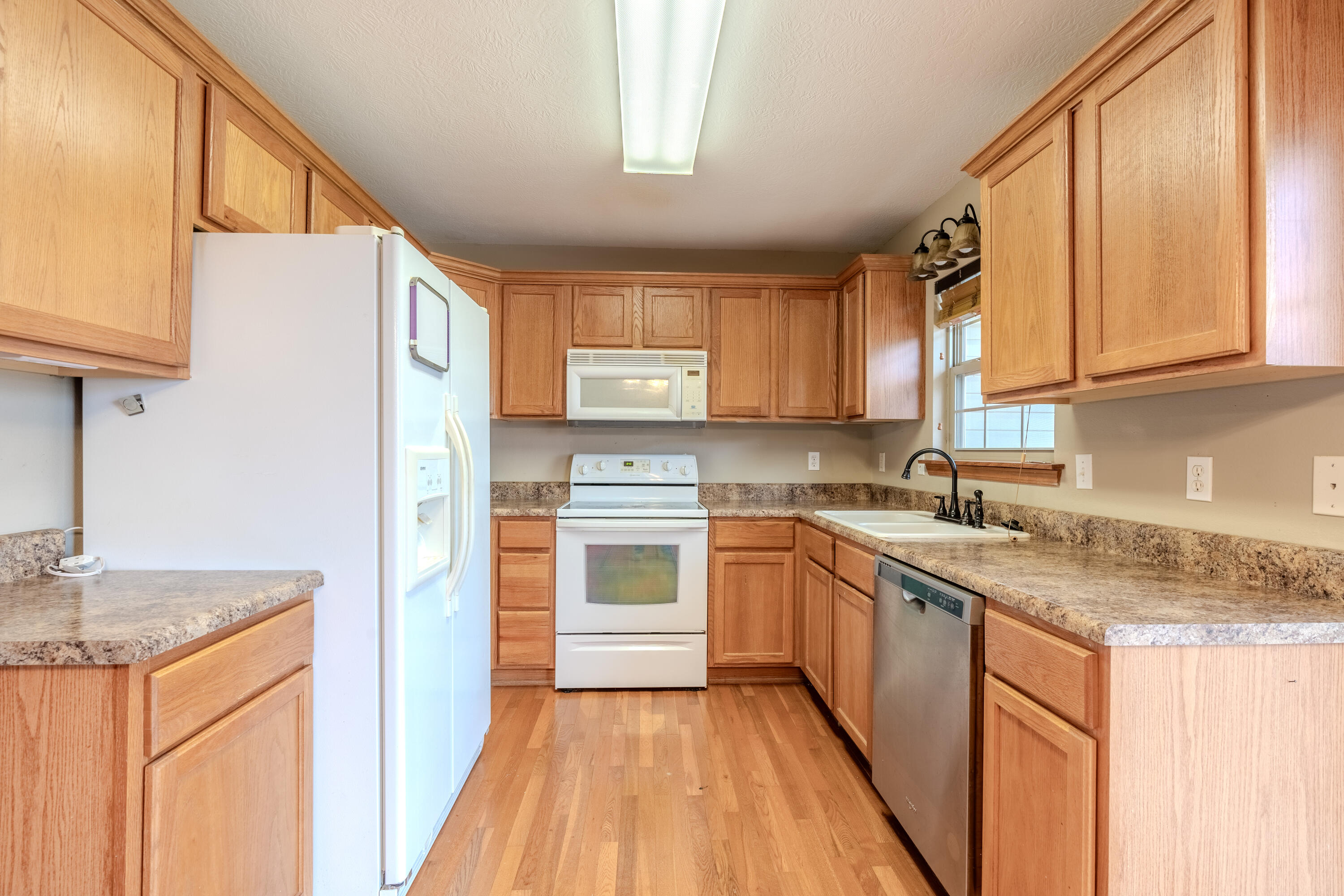 425 Kentling Avenue Property Photo 6