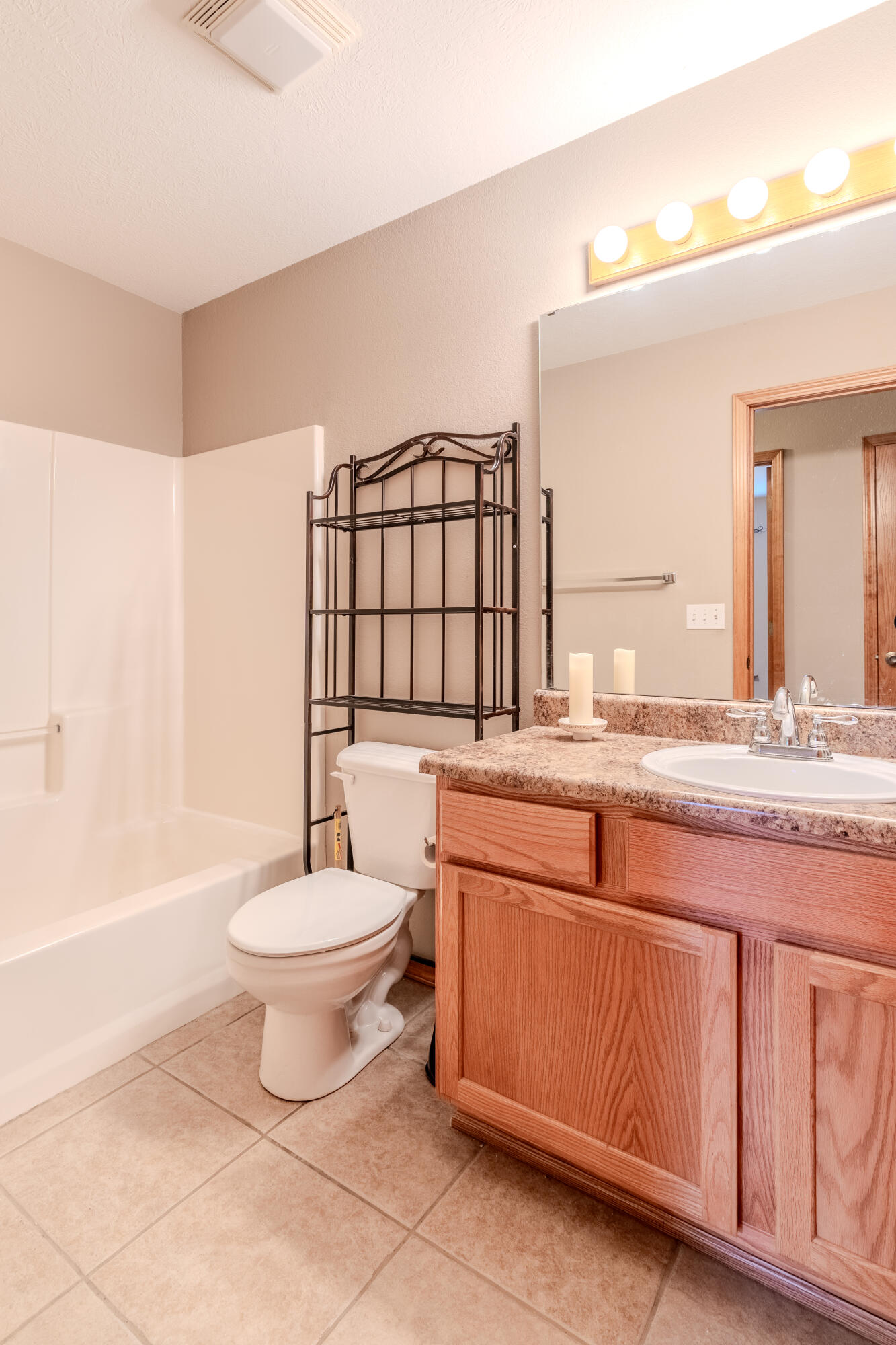 425 Kentling Avenue Property Photo 8