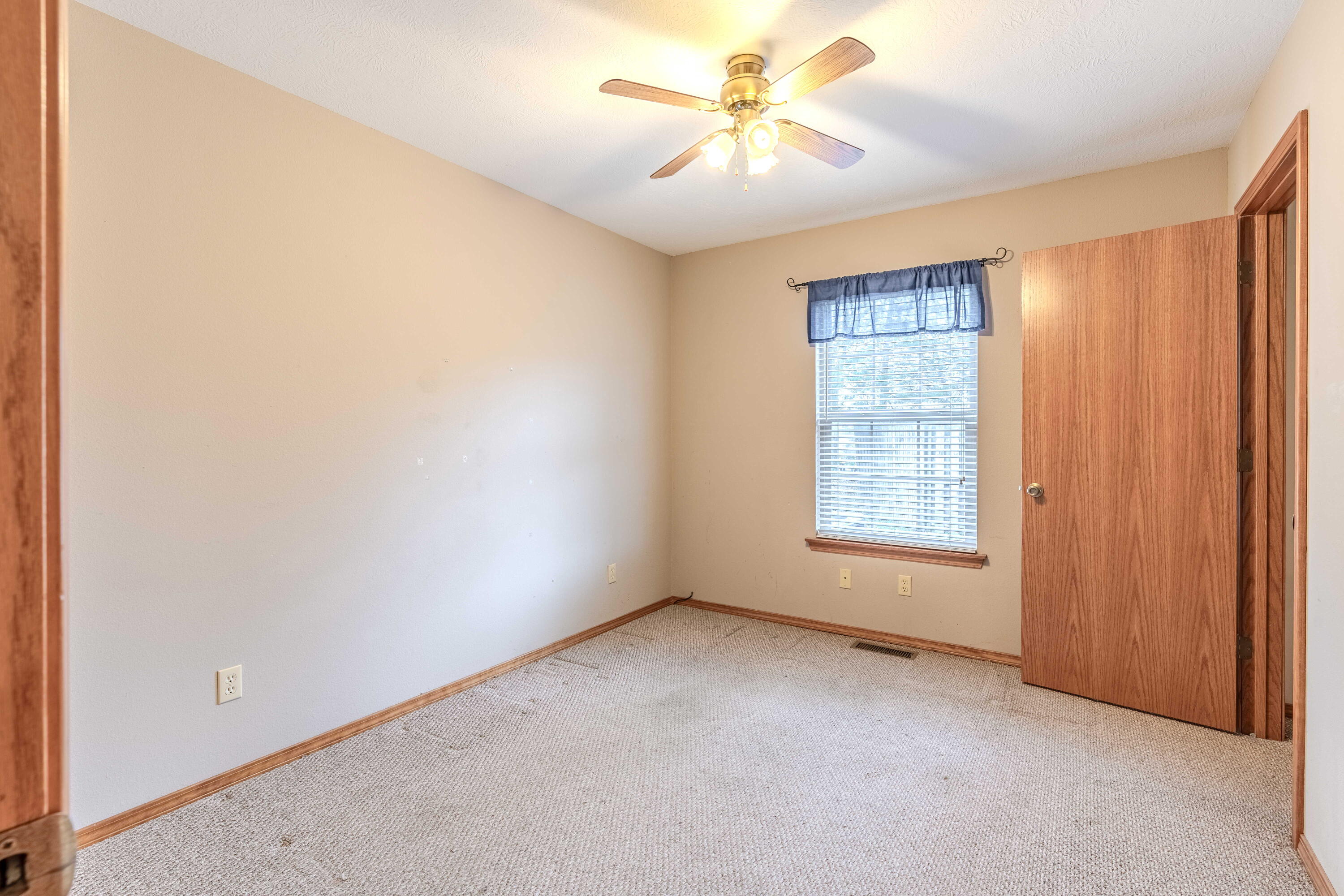 425 Kentling Avenue Property Photo 11