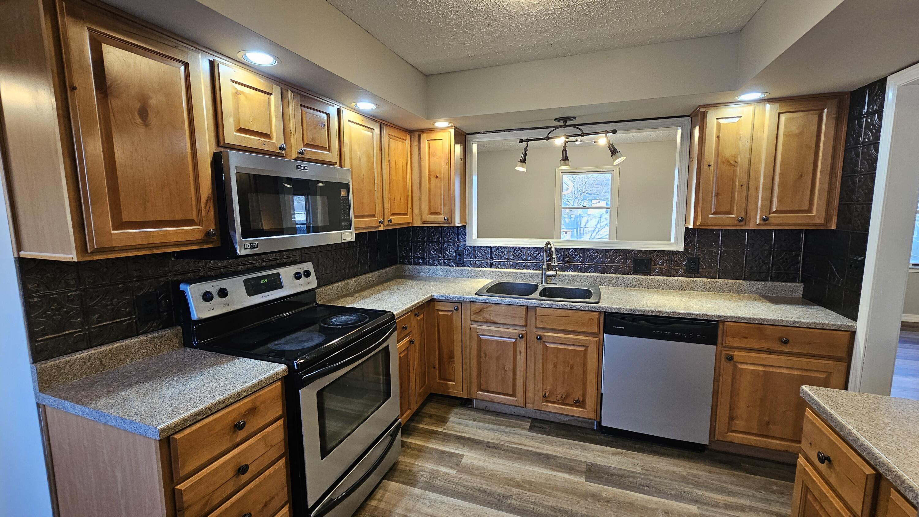 1200 North Hovis Street Property Photo 7