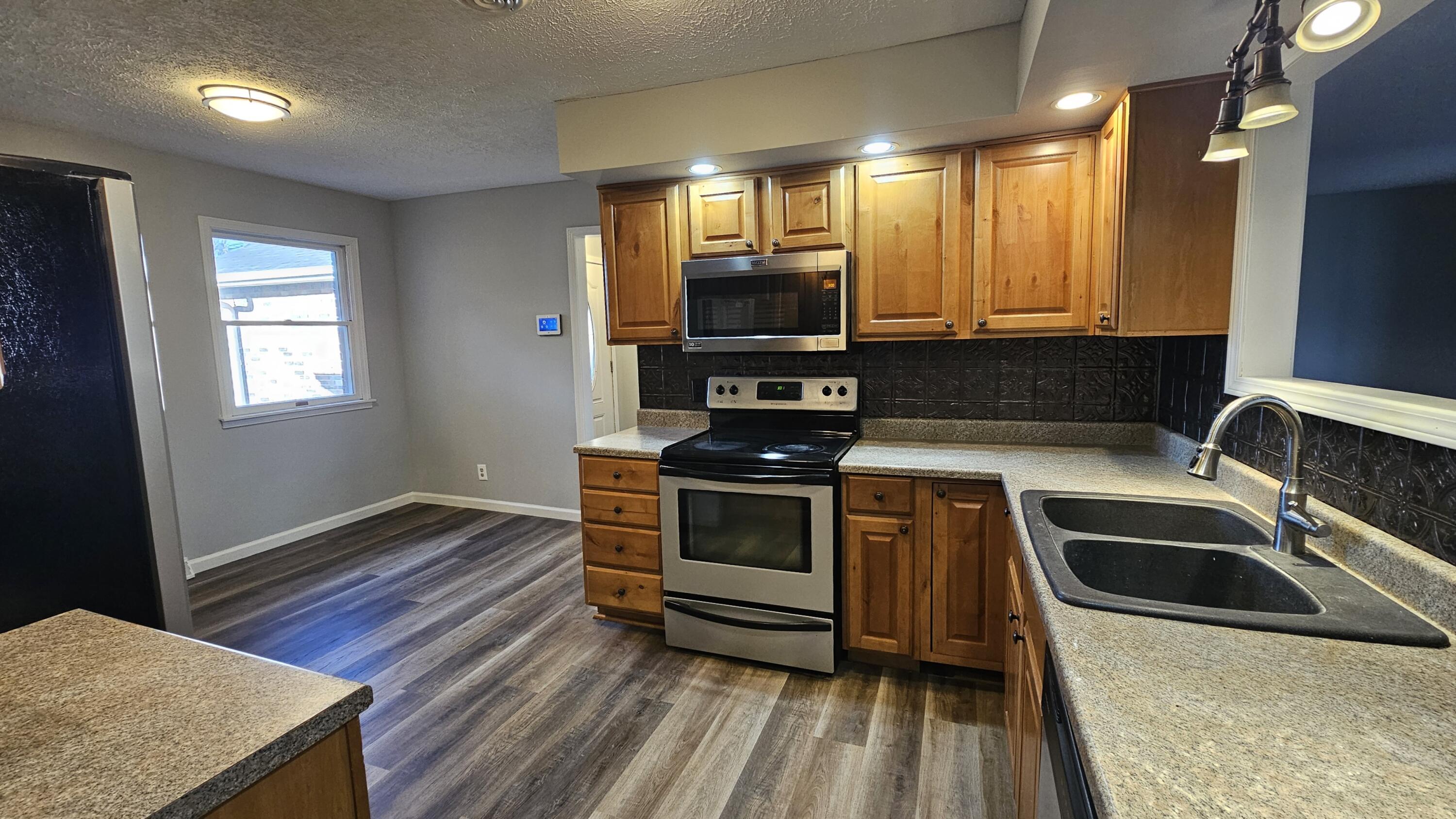 1200 North Hovis Street Property Photo 8