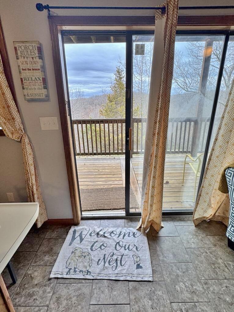 388 Notch Lane Property Photo 6