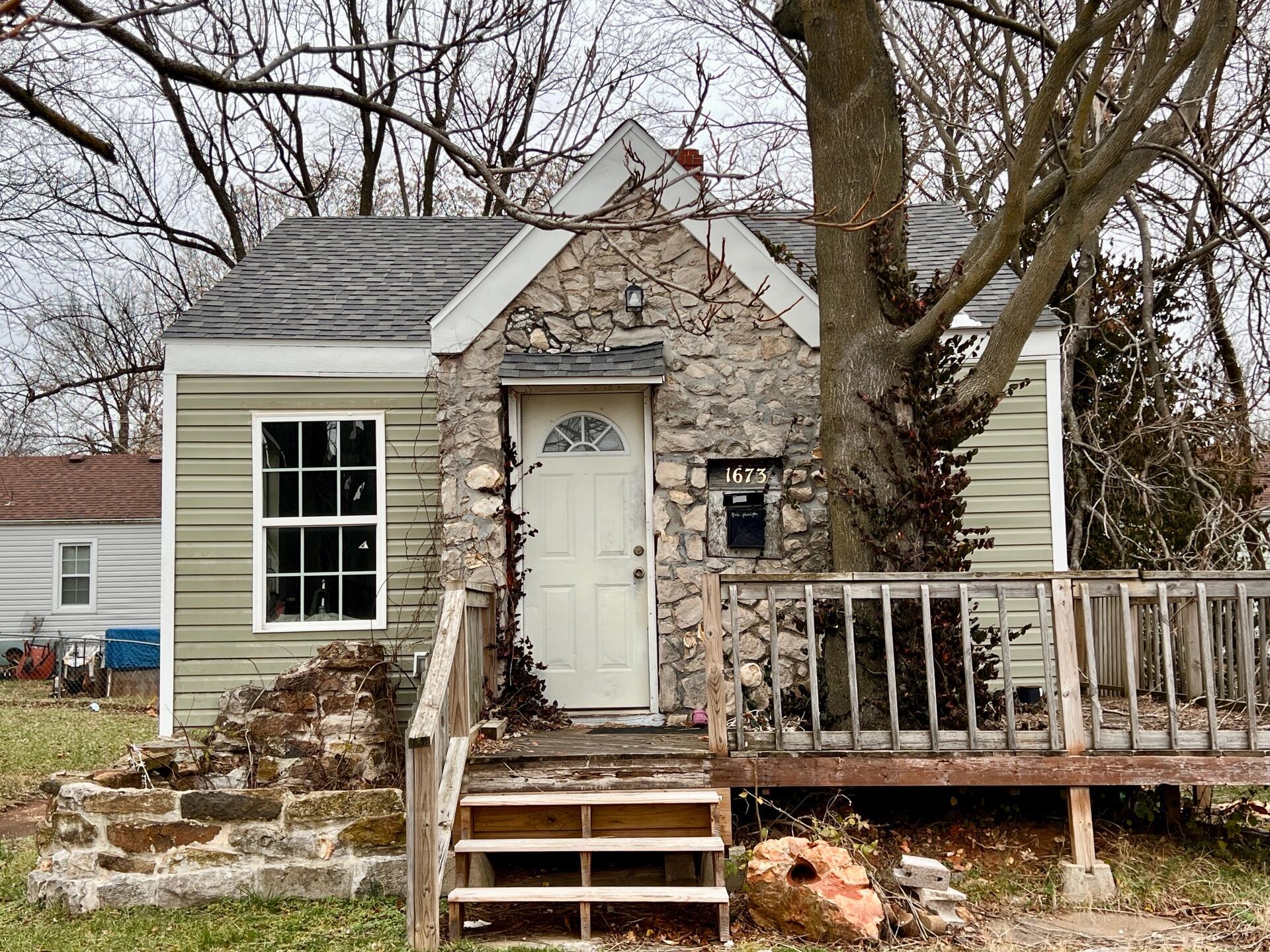 1673 East Chestnut Street Property Photo 1