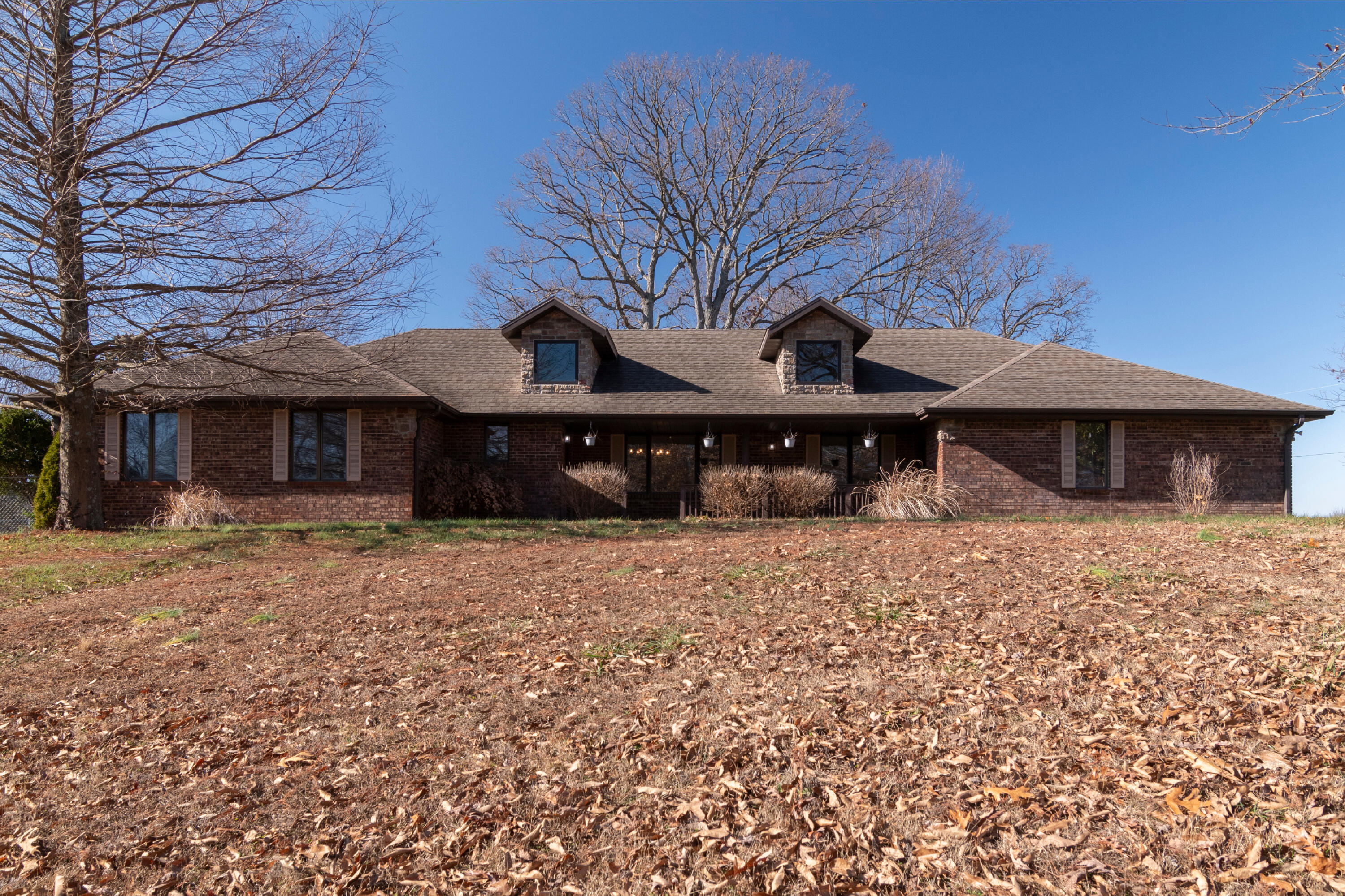 1012 West Monarch Drive Property Photo 1