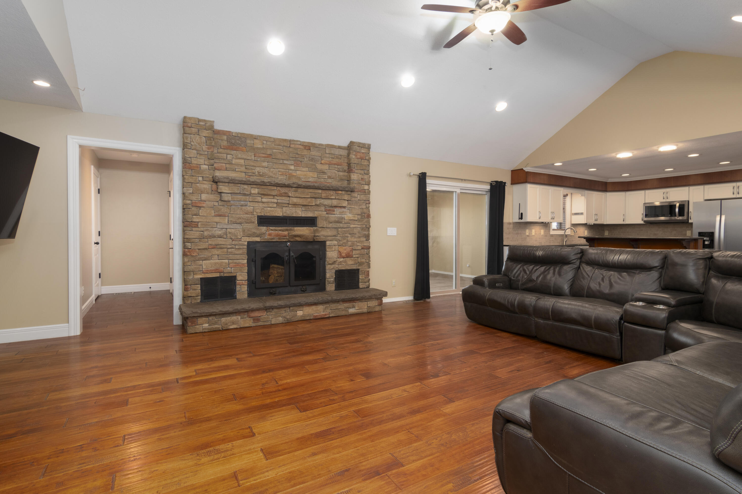 1012 West Monarch Drive Property Photo 3
