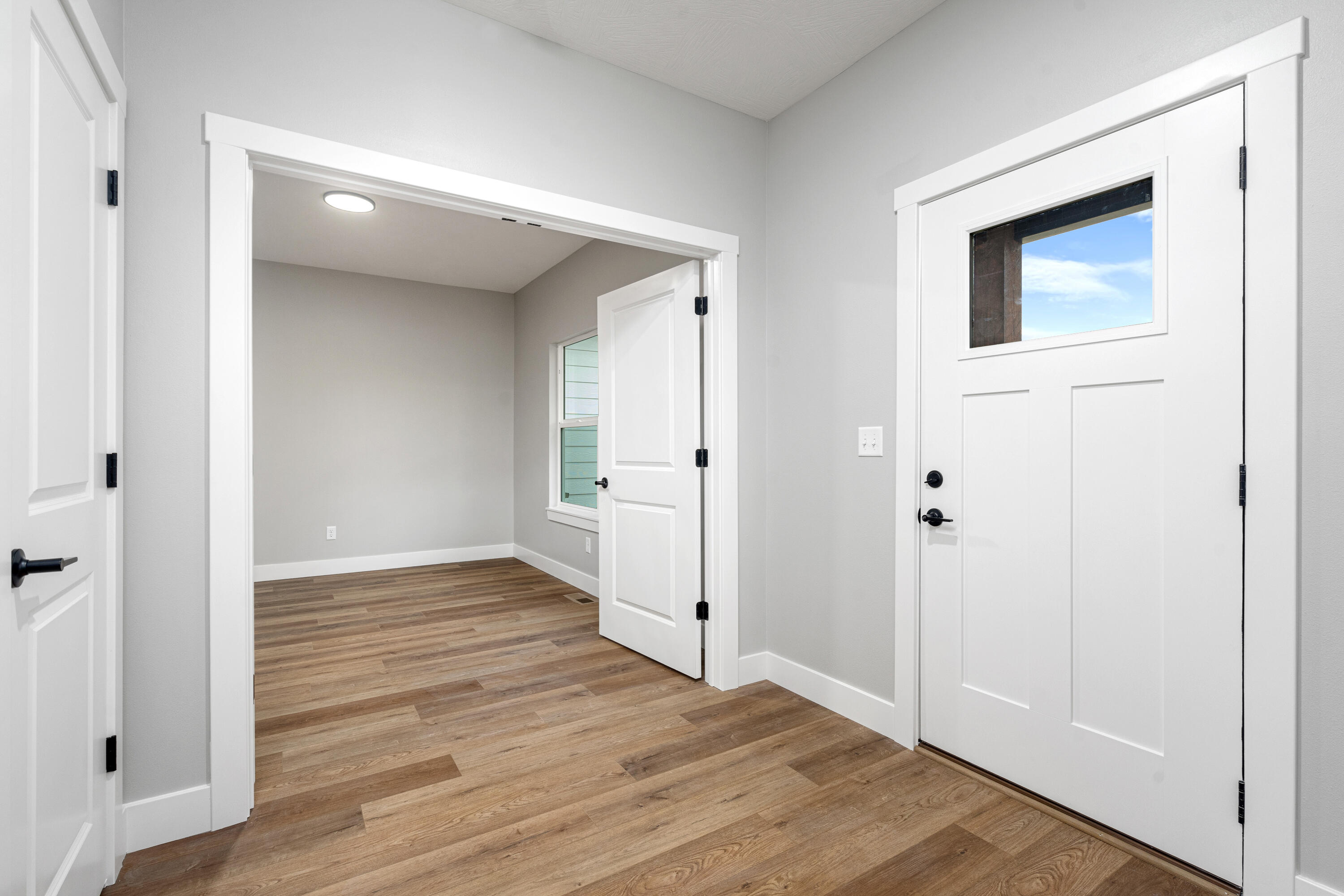 2051 East Will St. Property Photo 8