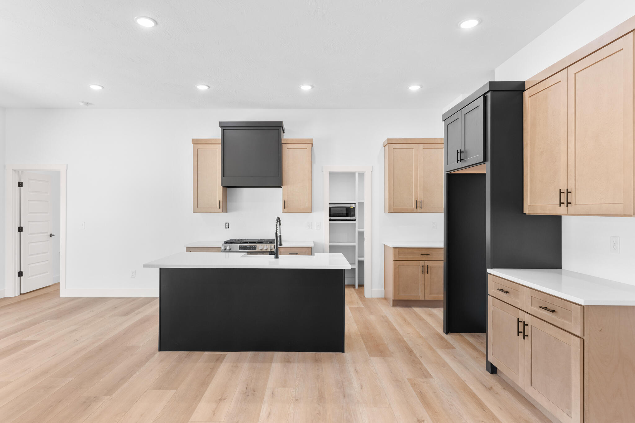 2051 East Will St. Property Photo 10