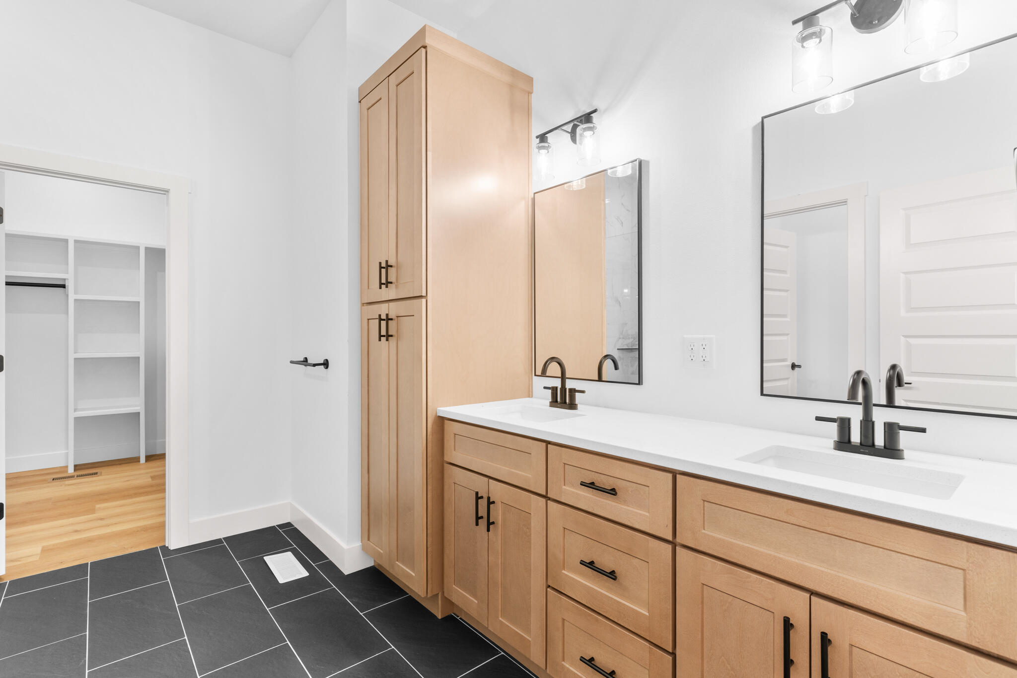 2051 East Will St. Property Photo 15