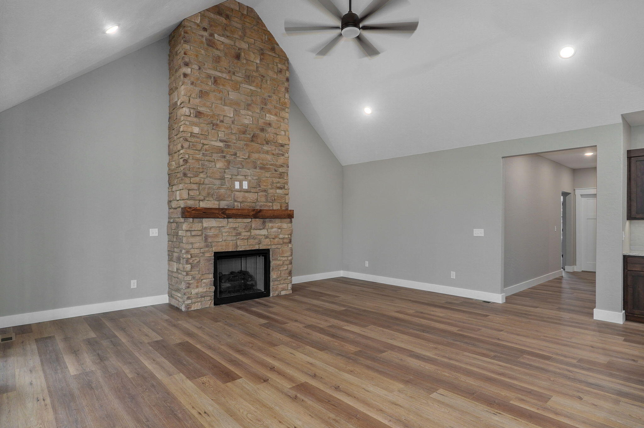 3025 West Edward Street Property Photo 5