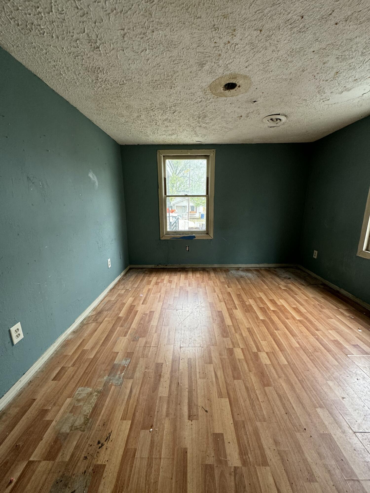 910 South Newton Avenue Property Photo 1