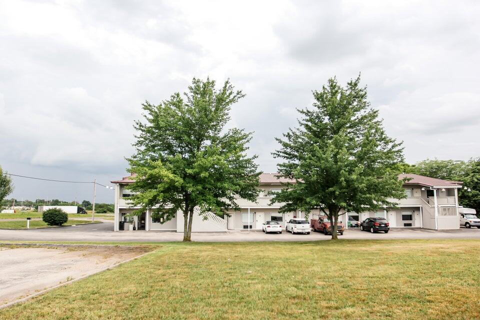2125 West Elm Street Property Photo 5
