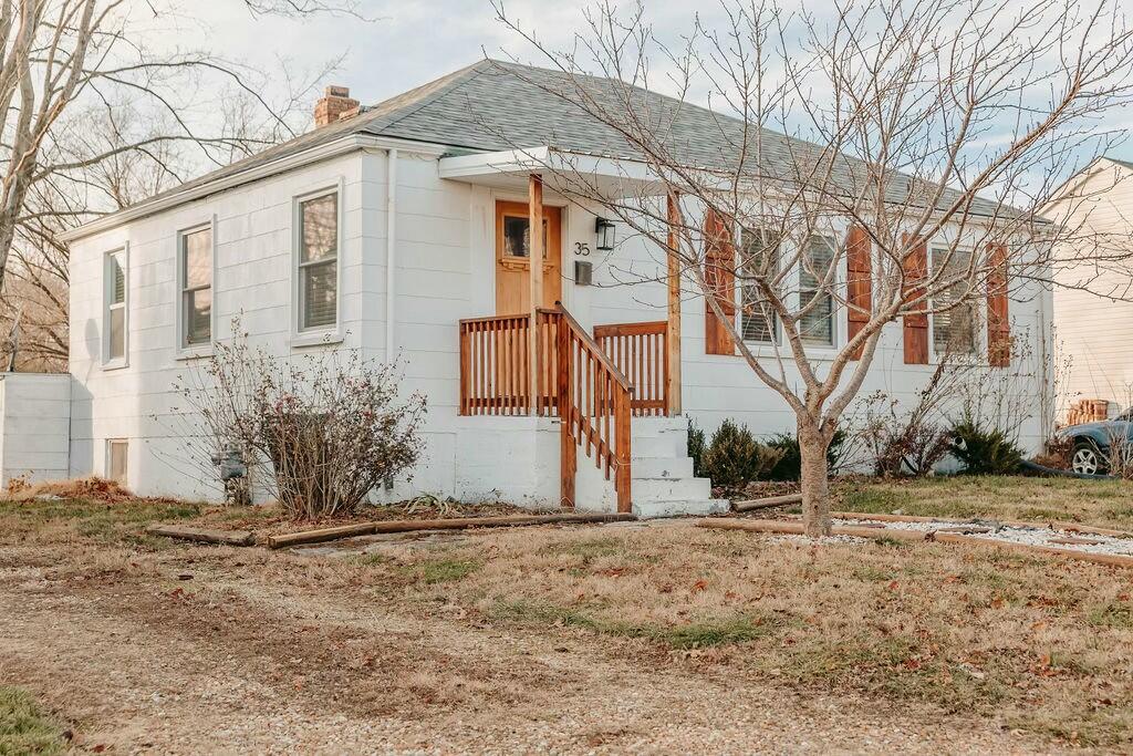 35 Green Acres Drive Property Photo 2