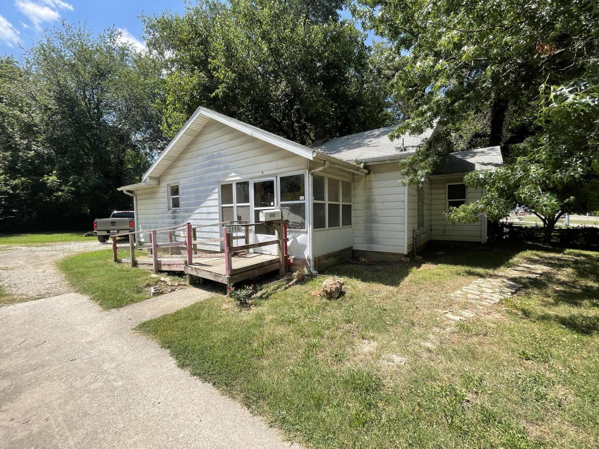 2115 North Kansas Avenue Property Photo