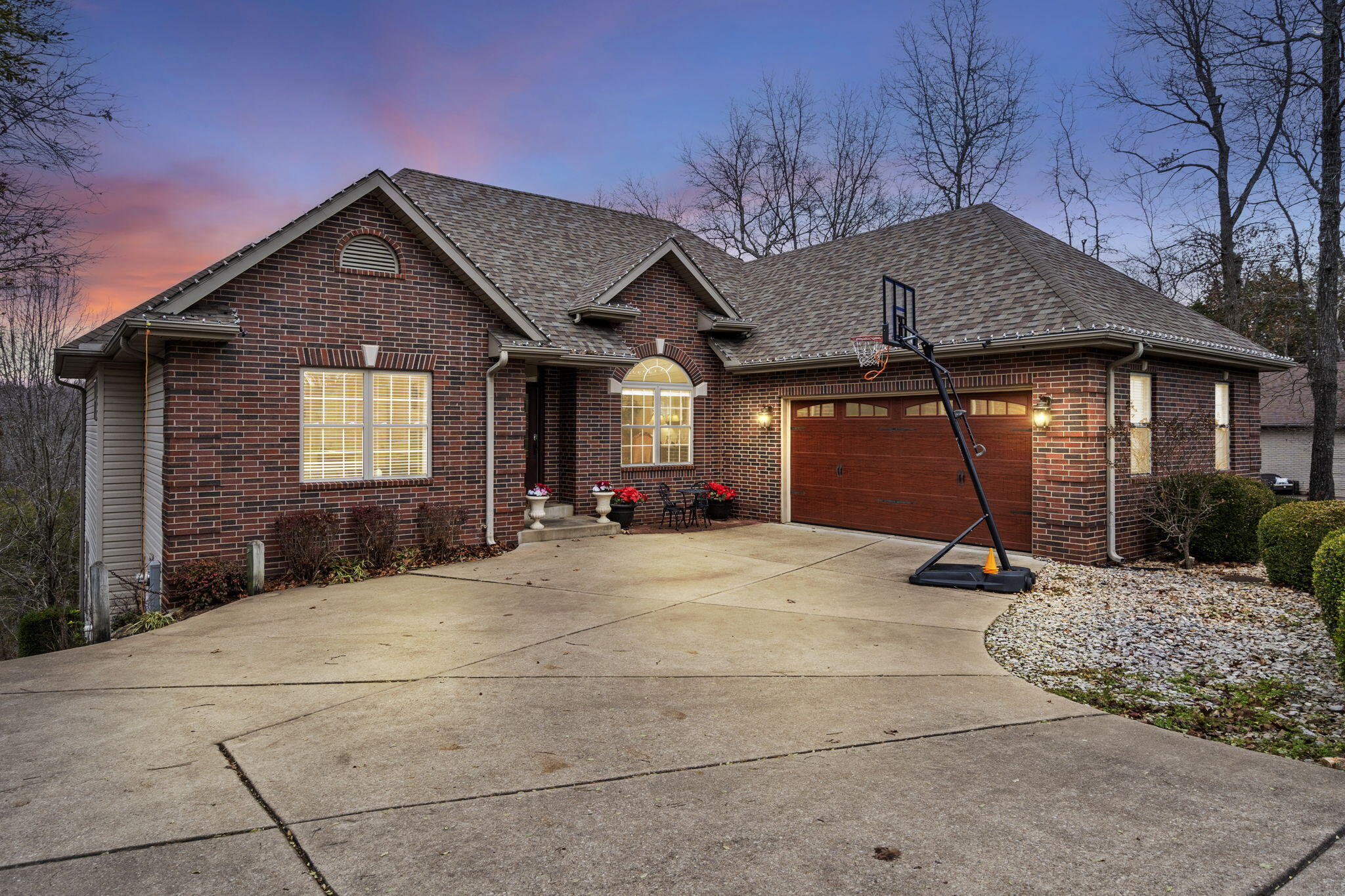 852 Silvercliff Way Property Photo 4
