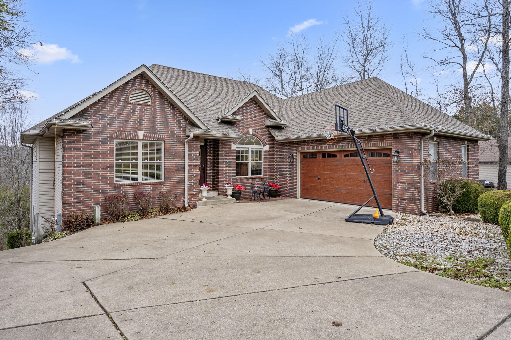 852 Silvercliff Way Property Photo 5