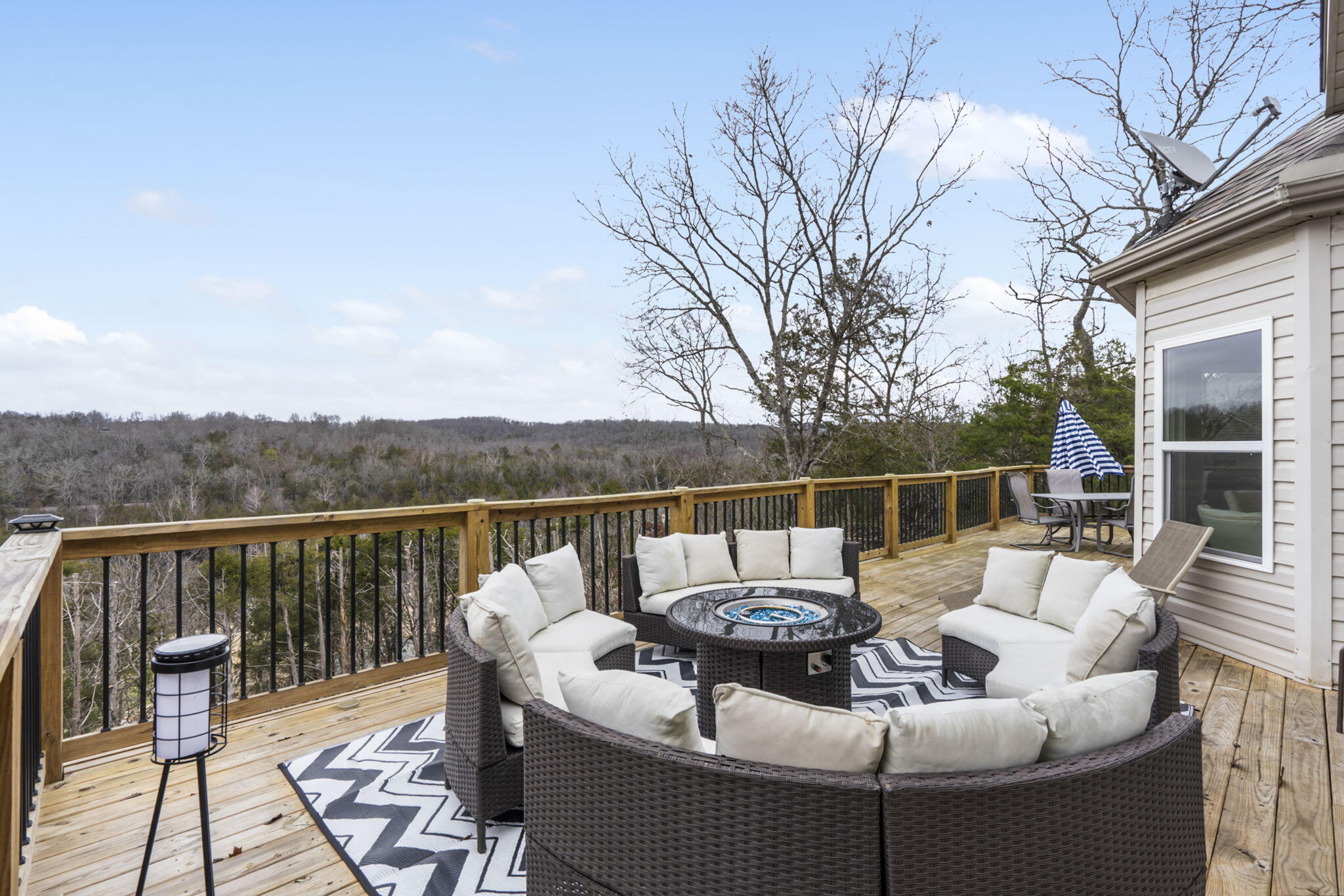 852 Silvercliff Way Property Photo 33