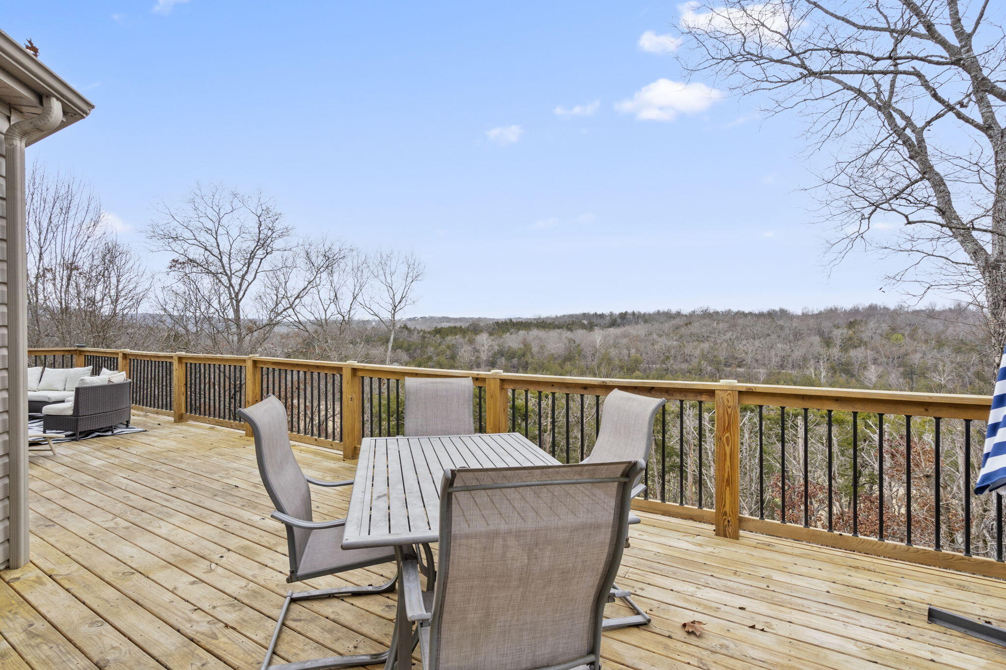 852 Silvercliff Way Property Photo 35