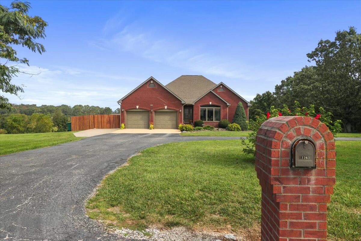 11263 Oak Hill Property Photo 1