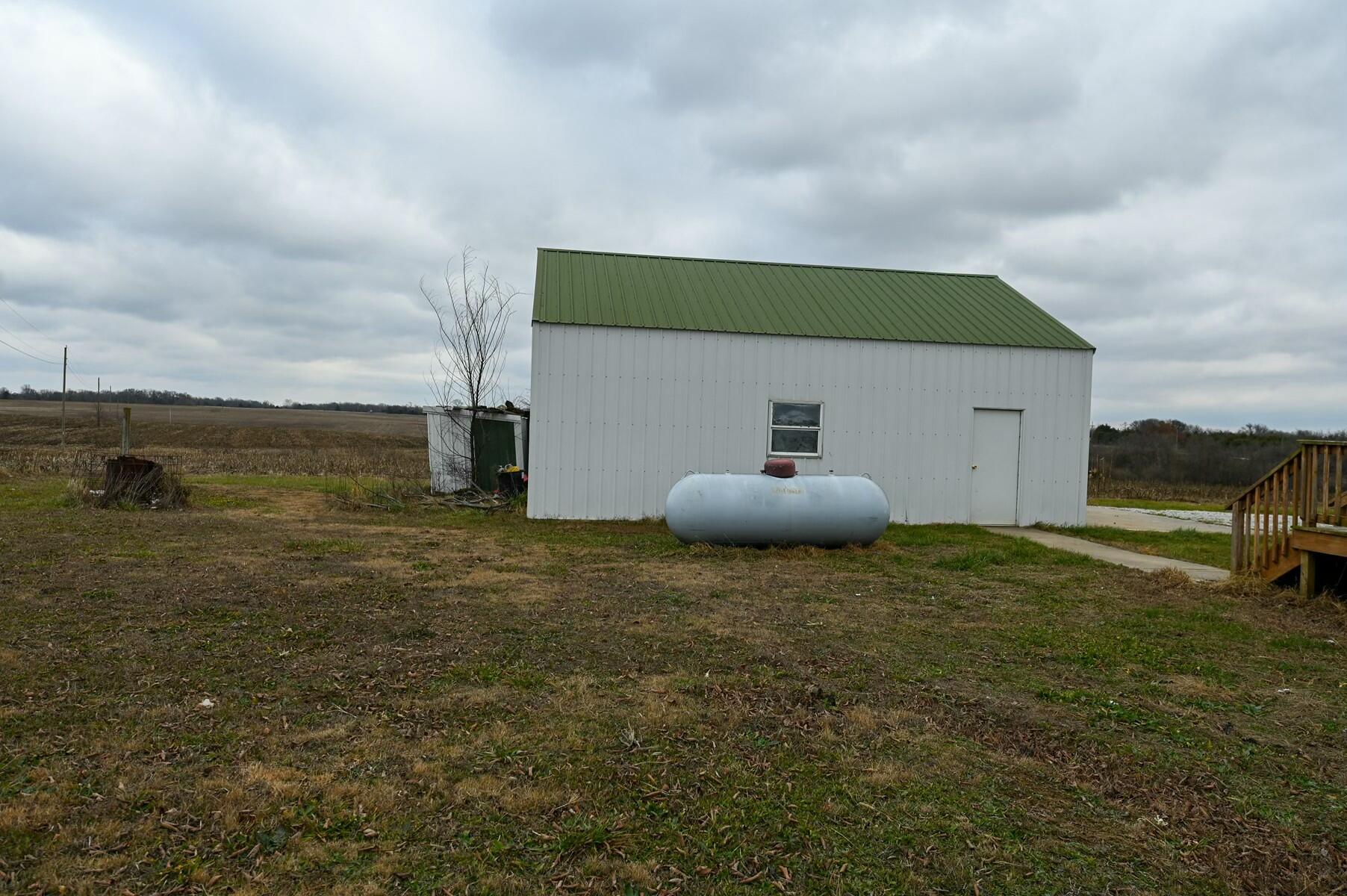 2155 East 2200 Road Property Photo 4