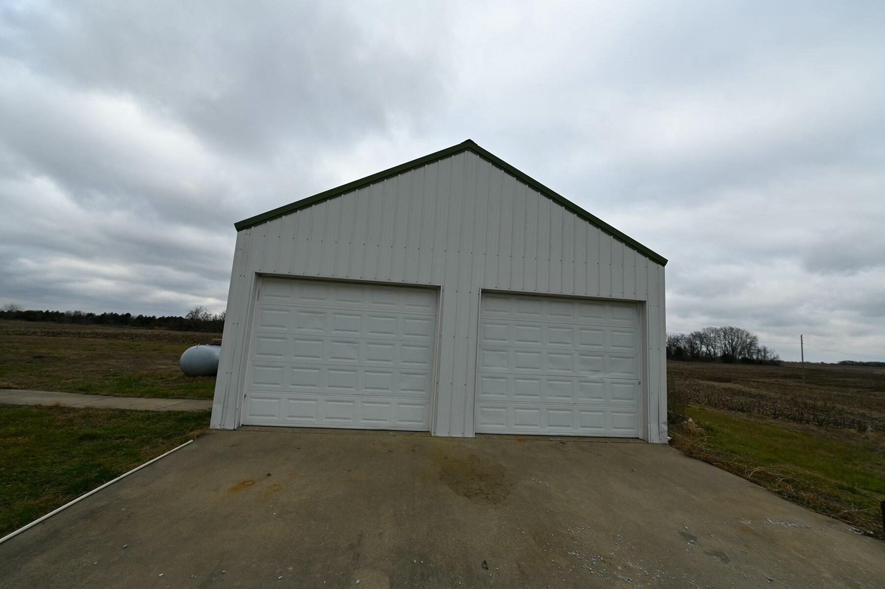 2155 East 2200 Road Property Photo 7