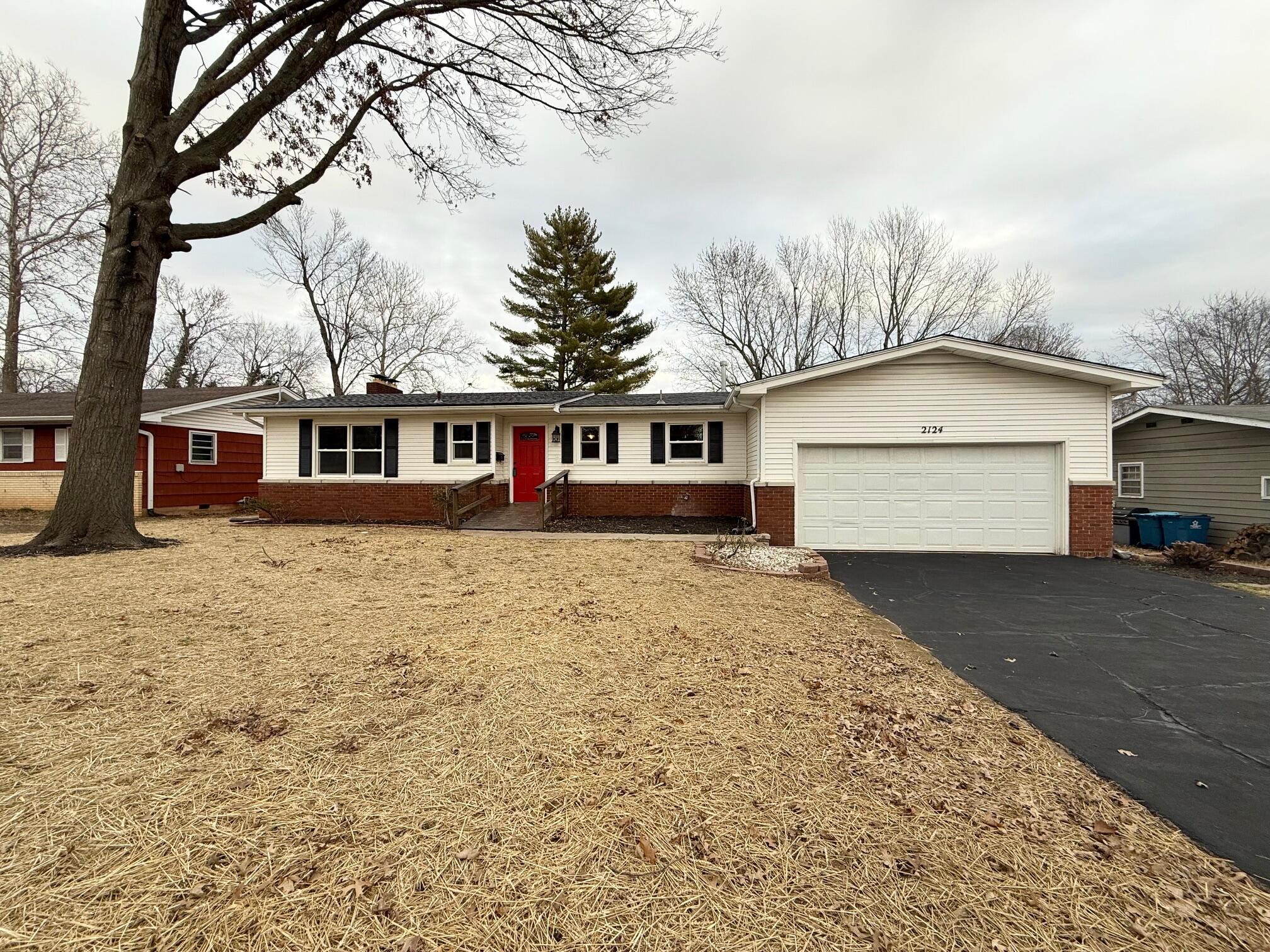 2124 South Lone Pine Avenue Property Photo