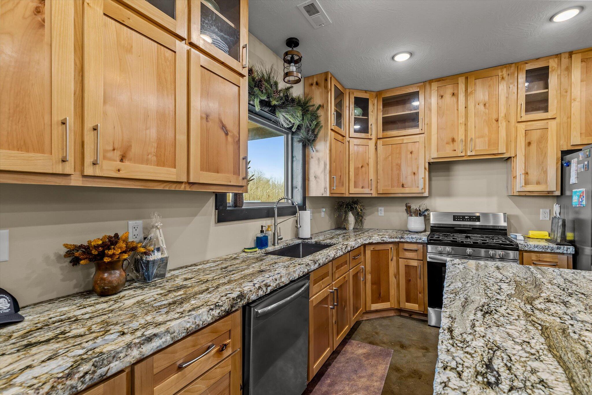84 Buttercup Property Photo 27