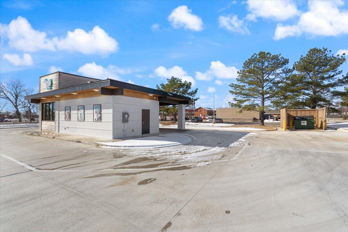1607 West New Hope Road Property Photo 8